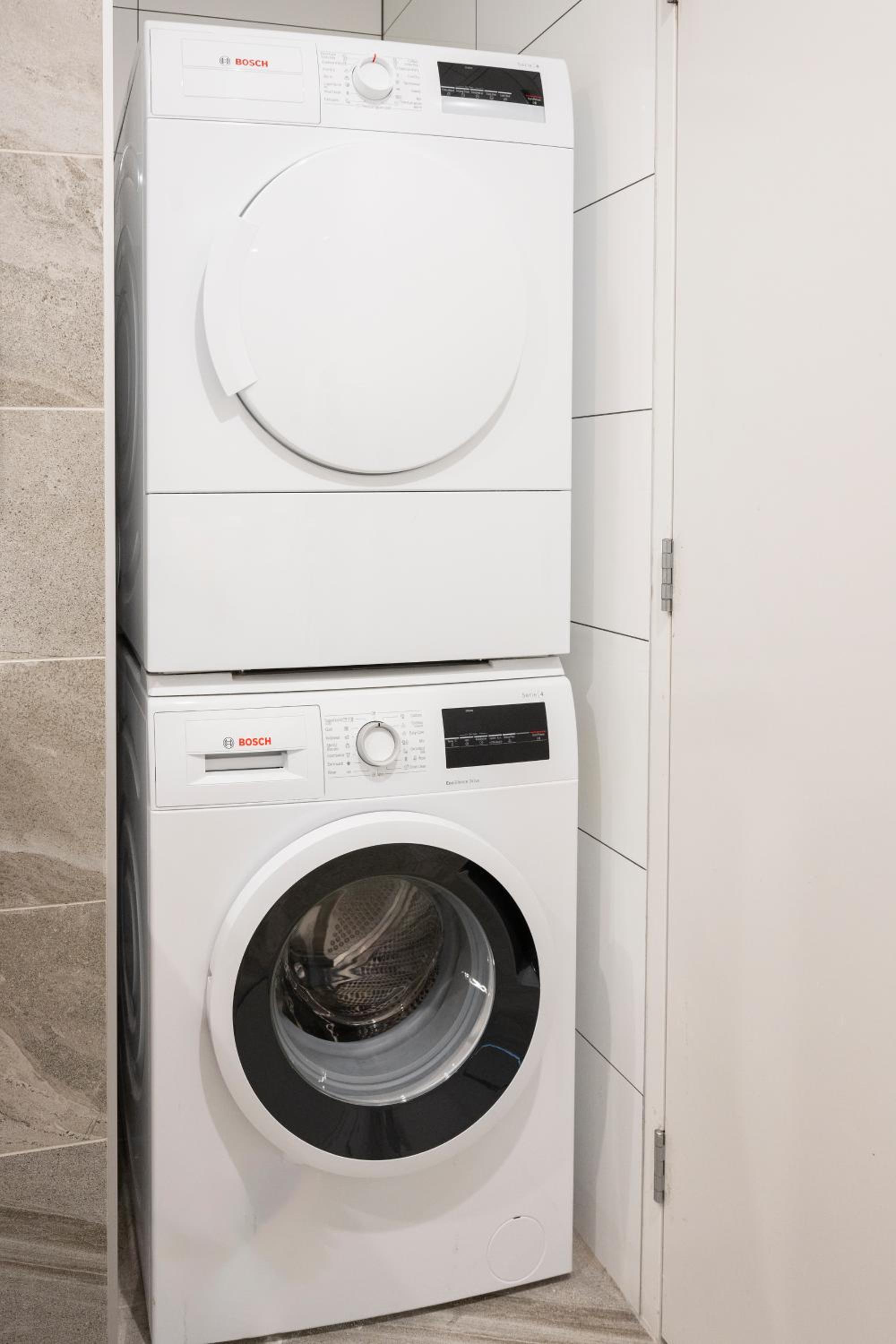 Standard Two Bedroom Suite with a free secure parking - Photo 16