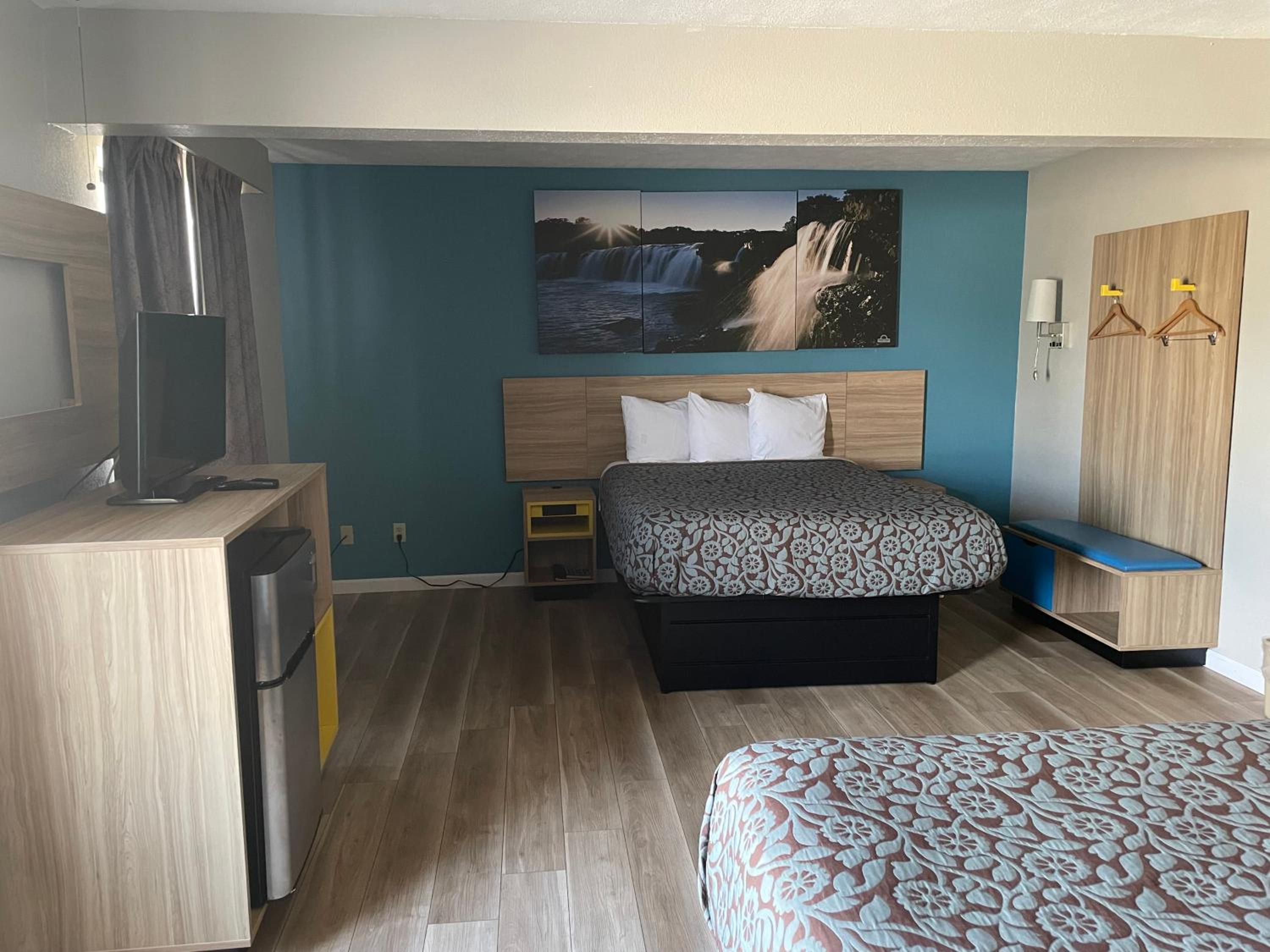 Suite with Three Queen Beds - Non-Smoking - Photo 1