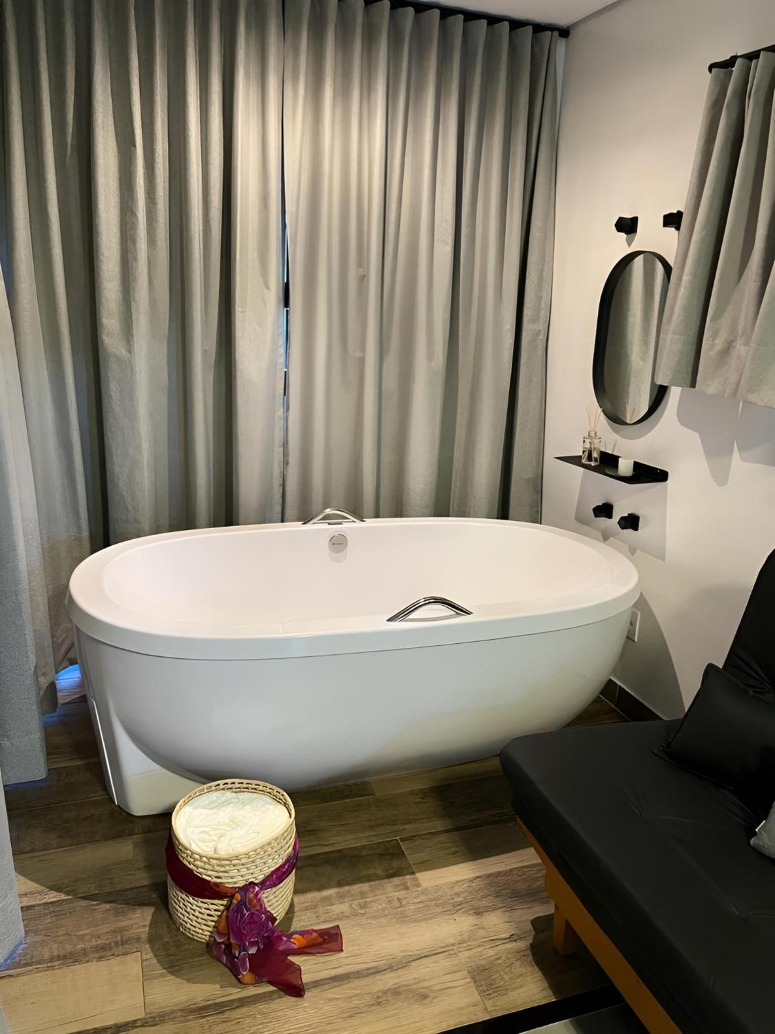 Suite Superior Container photo 3