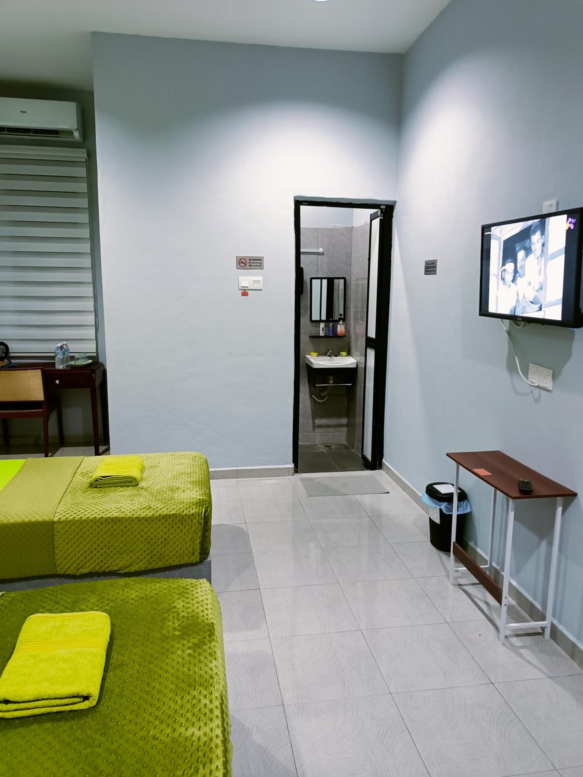 Budget Double Room photo 2