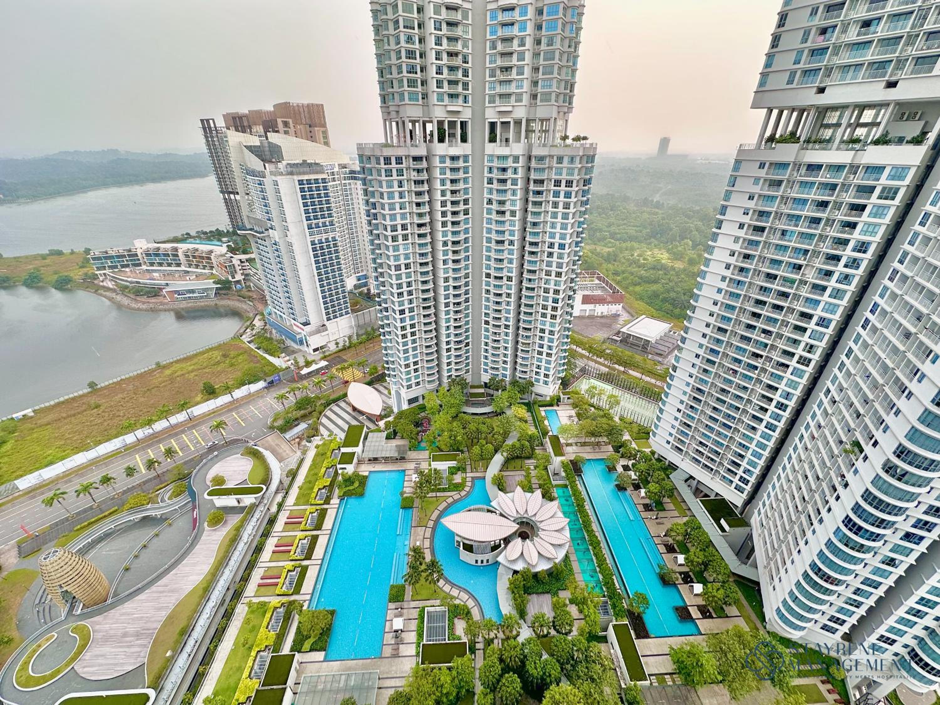 Apartment with Balcony photo 1