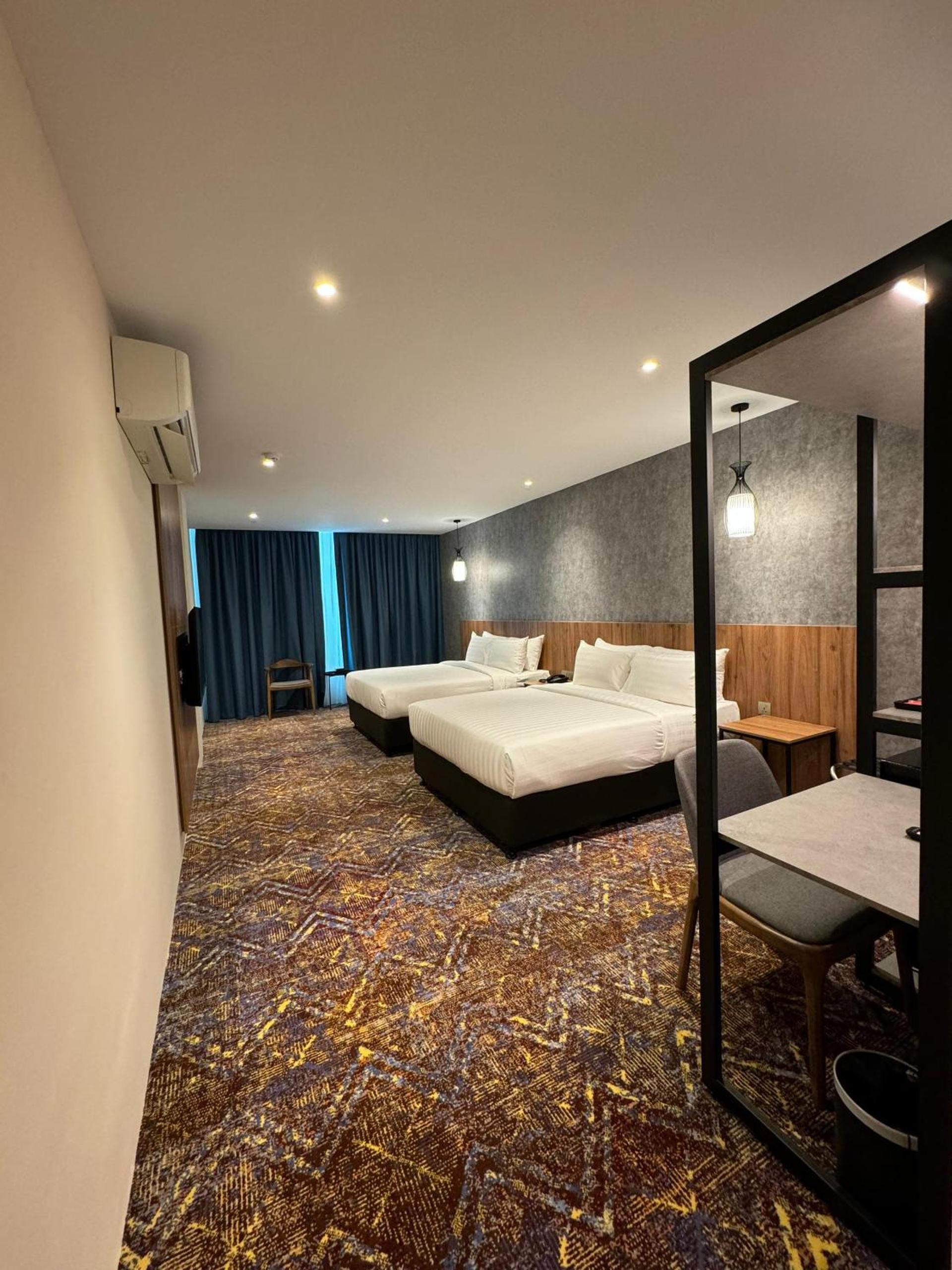 Deluxe Family Room - Photo 2