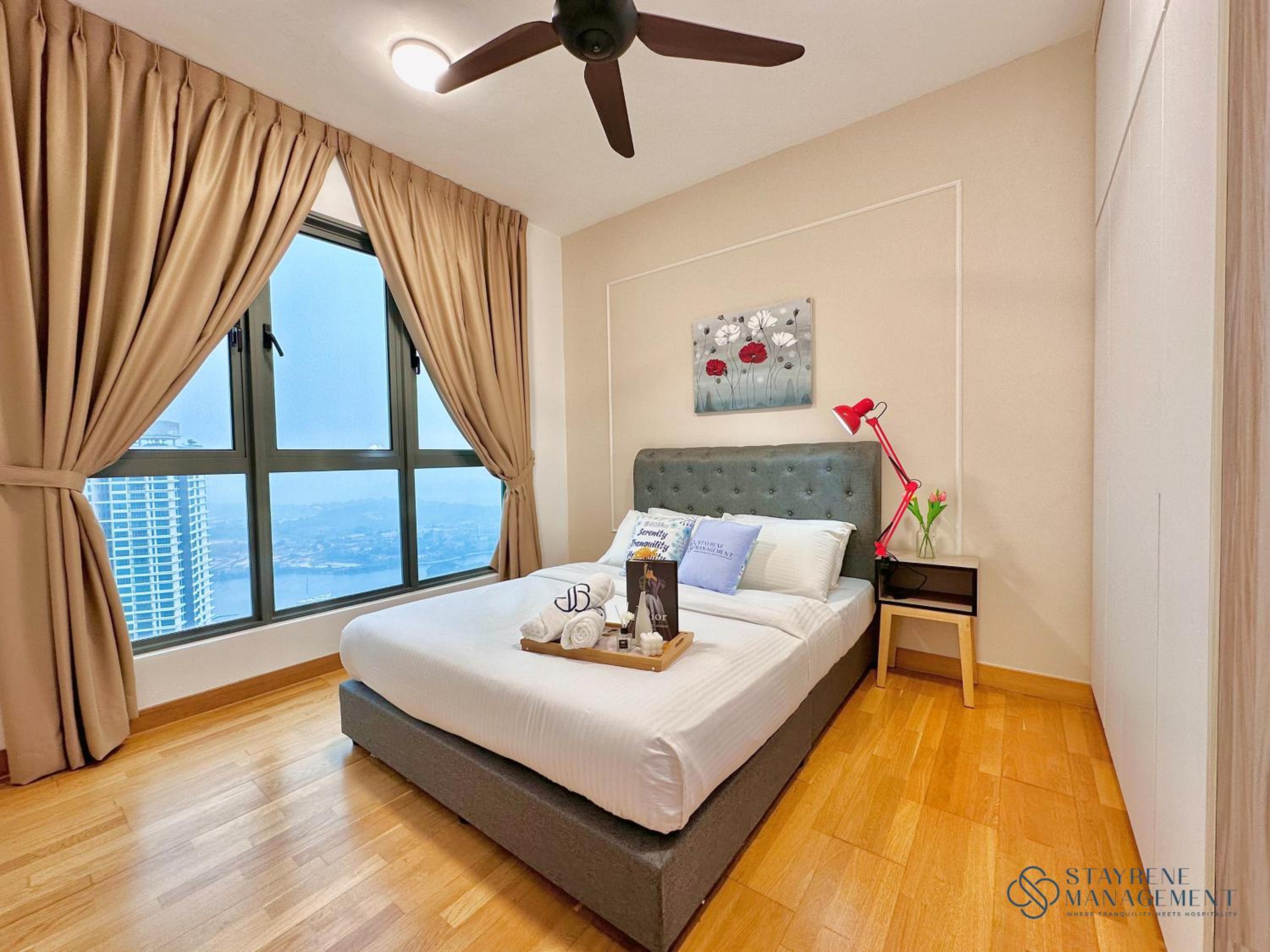Apartment with Balcony photo 2