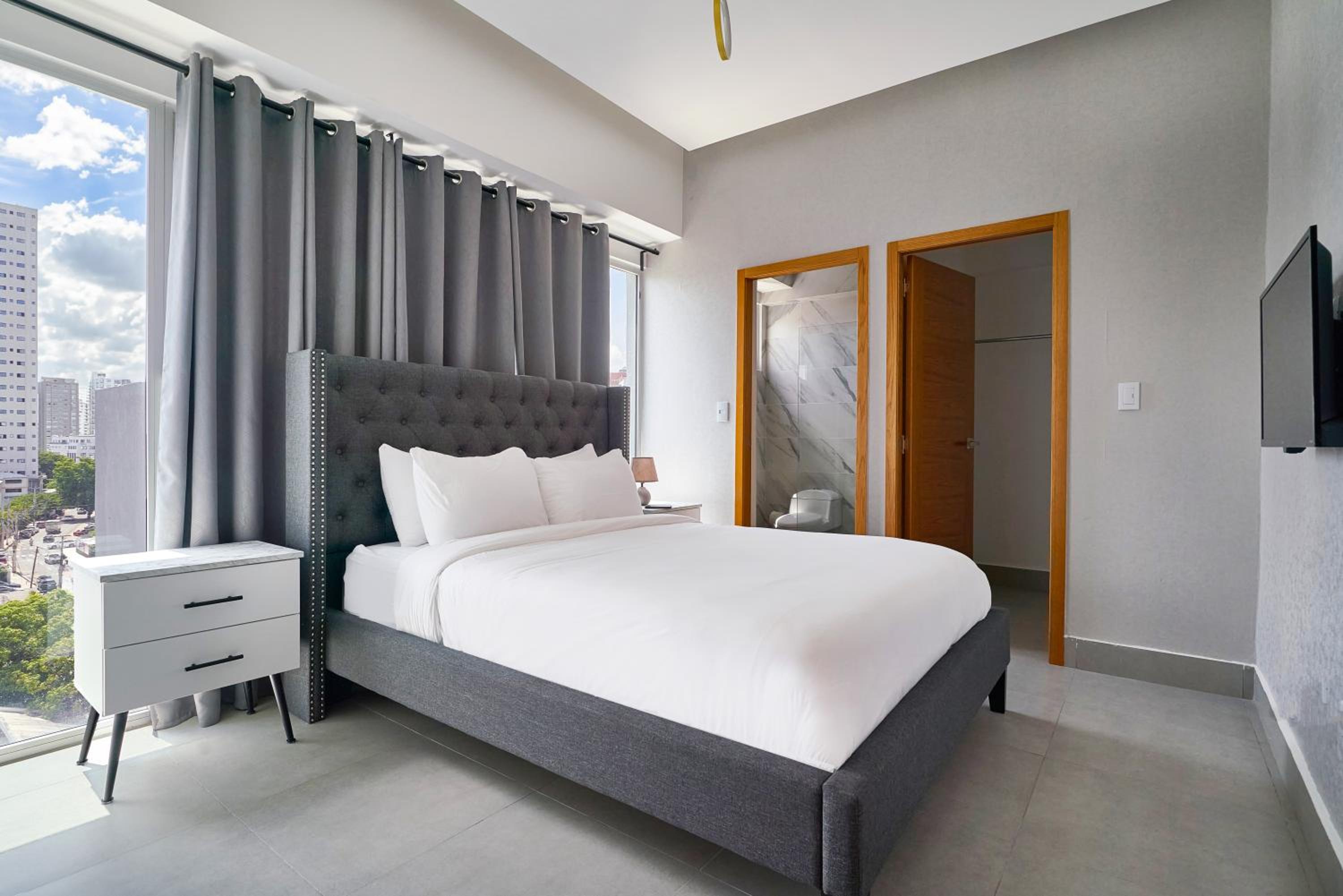 Full Suite - Photo 20