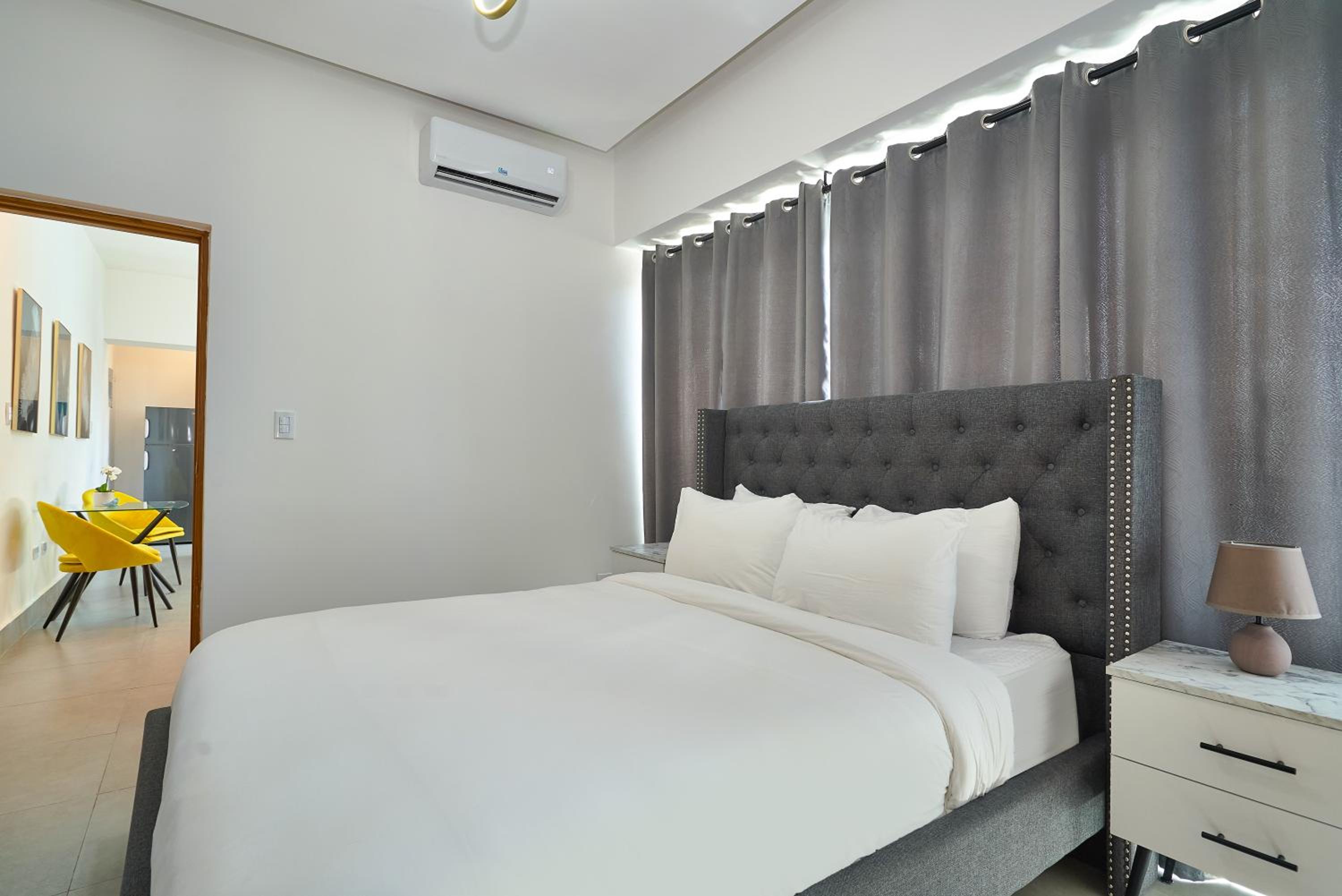 Full Suite - Photo 14