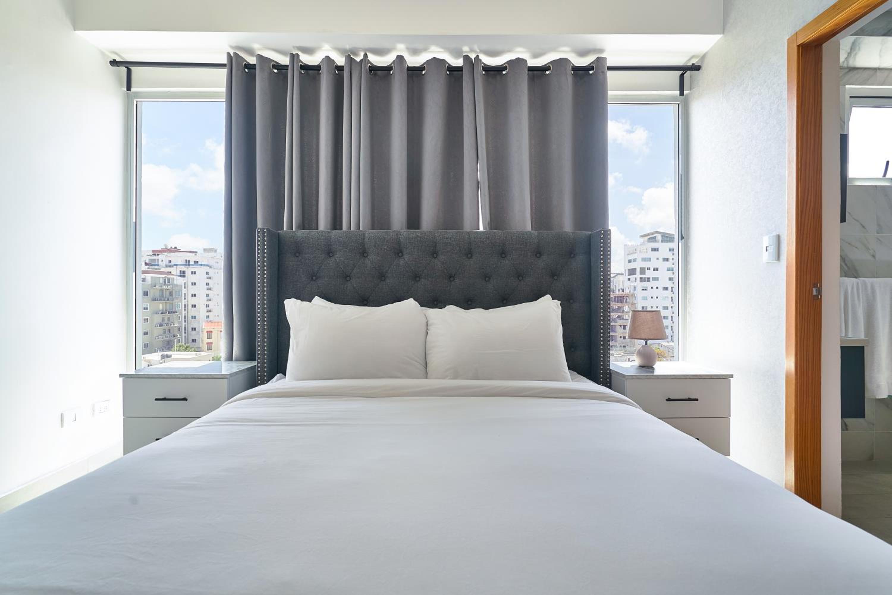 Full Suite - Photo 21