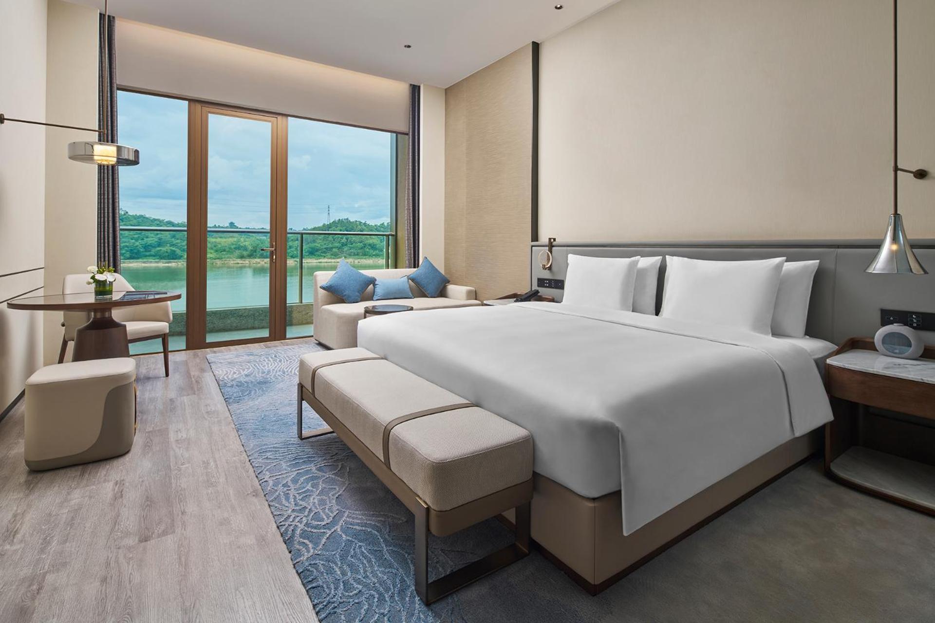 1 King Premium River view Lounge Access photo 1