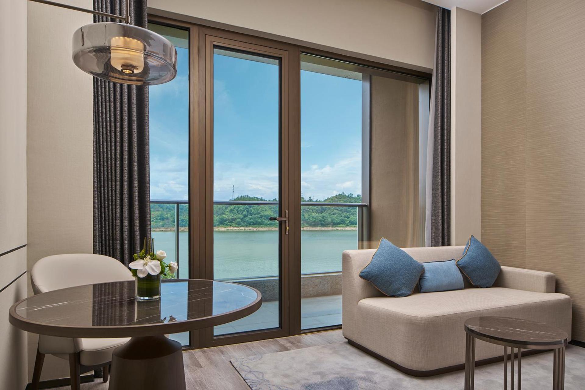 1 King Premium River view Lounge Access photo 3