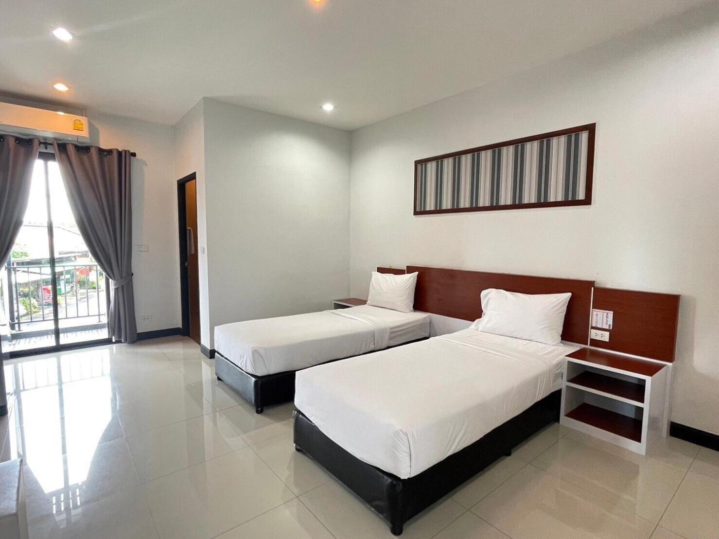 Standard Twin Room - Photo 1