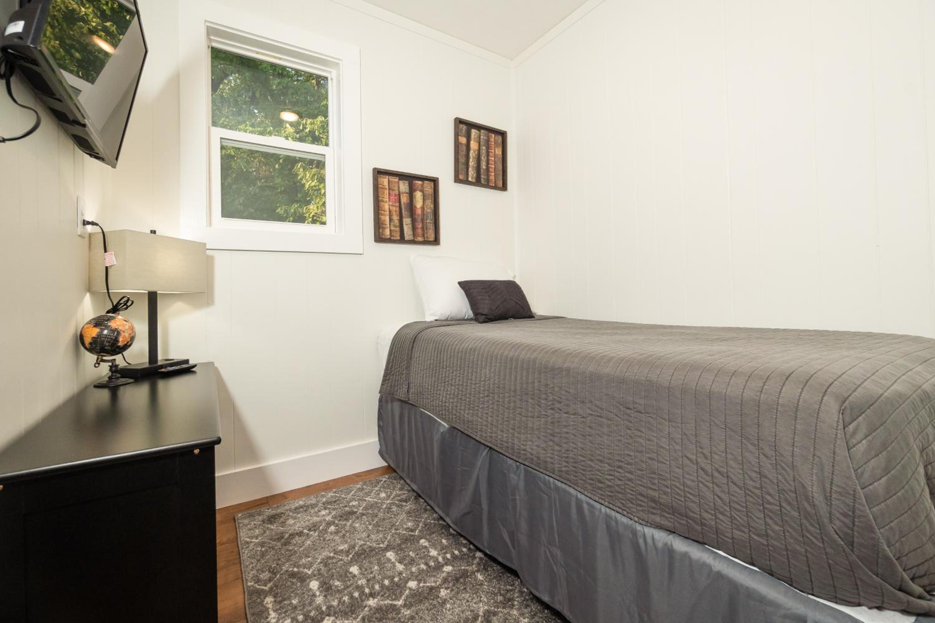 Five-Bedroom House photo 1