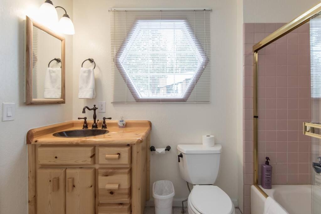 Three-Bedroom House photo 2