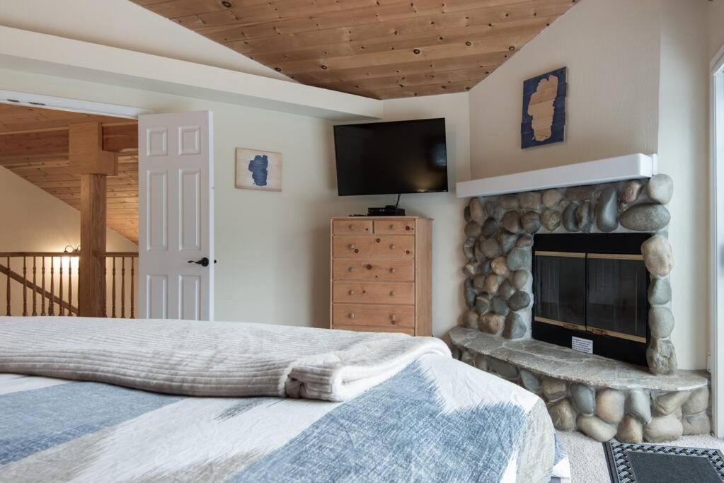 Three-Bedroom House photo 3
