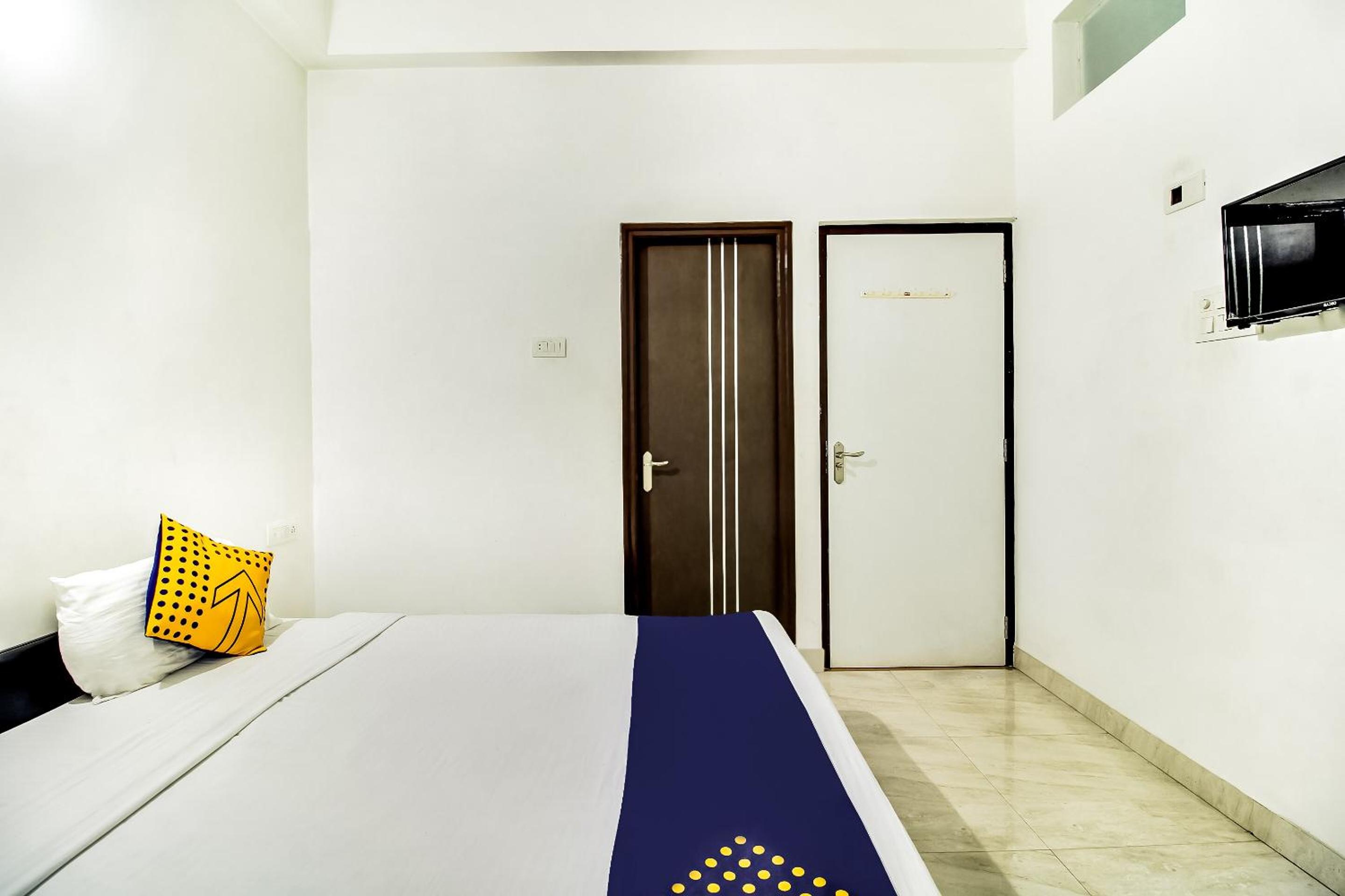 Standard Double Room With Fan photo 3