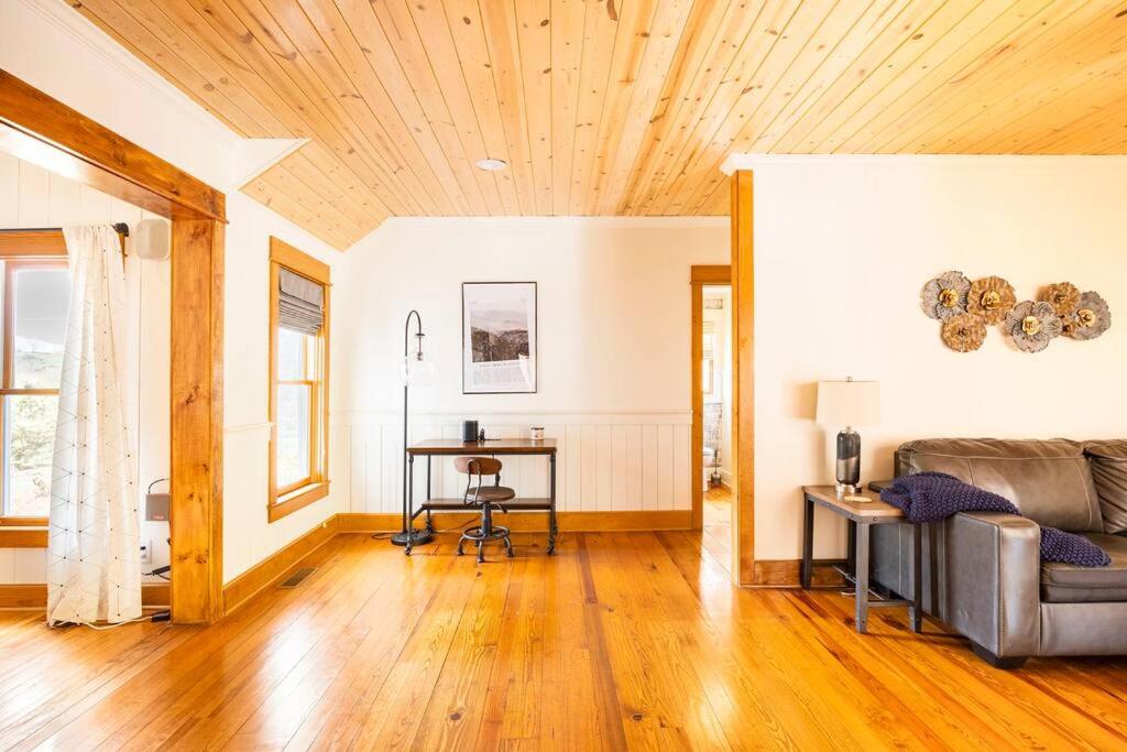 Four-Bedroom House photo 2
