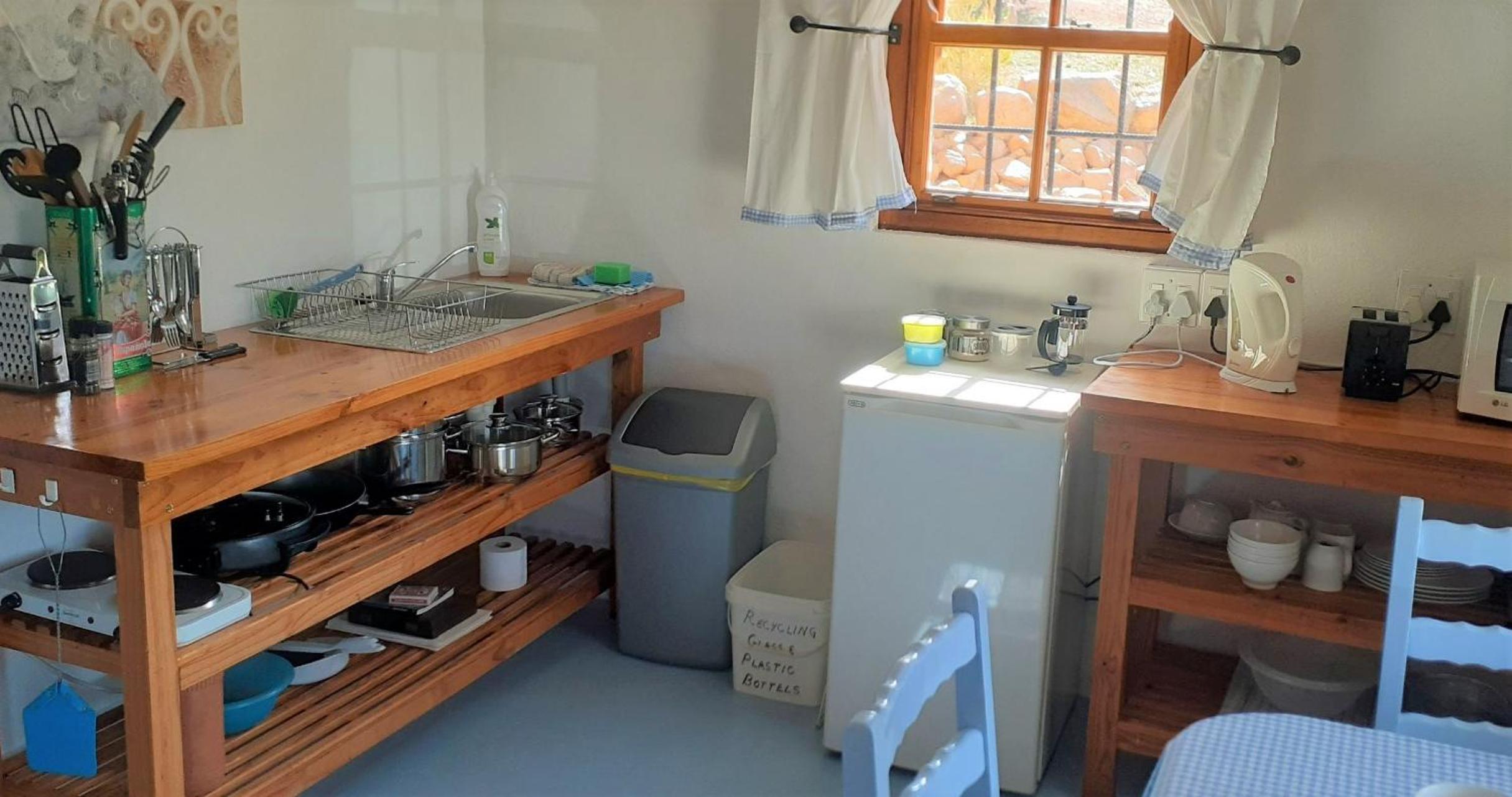 One-Bedroom House - Photo 2