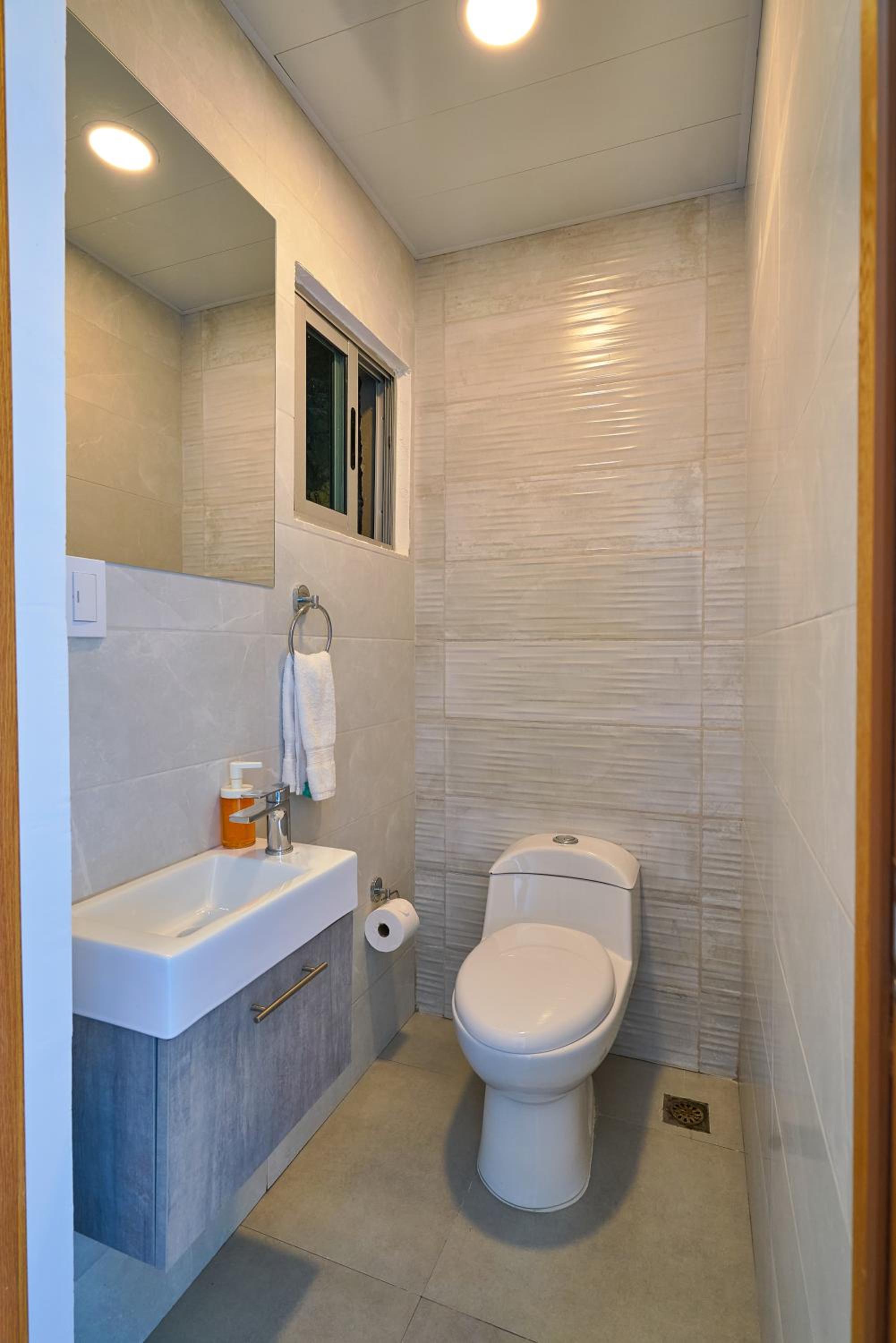 Full Suite - Photo 35