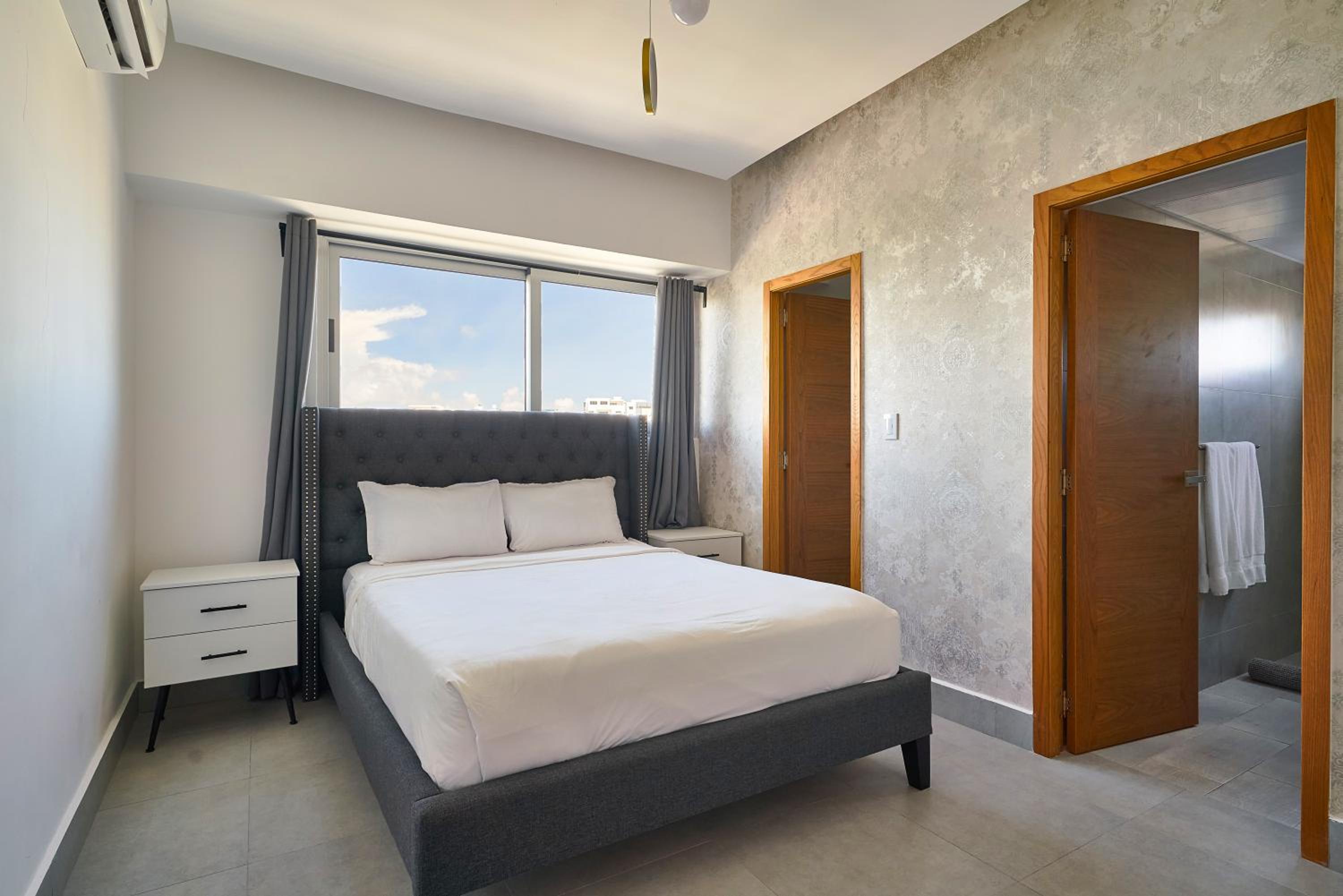 Full Suite - Photo 33
