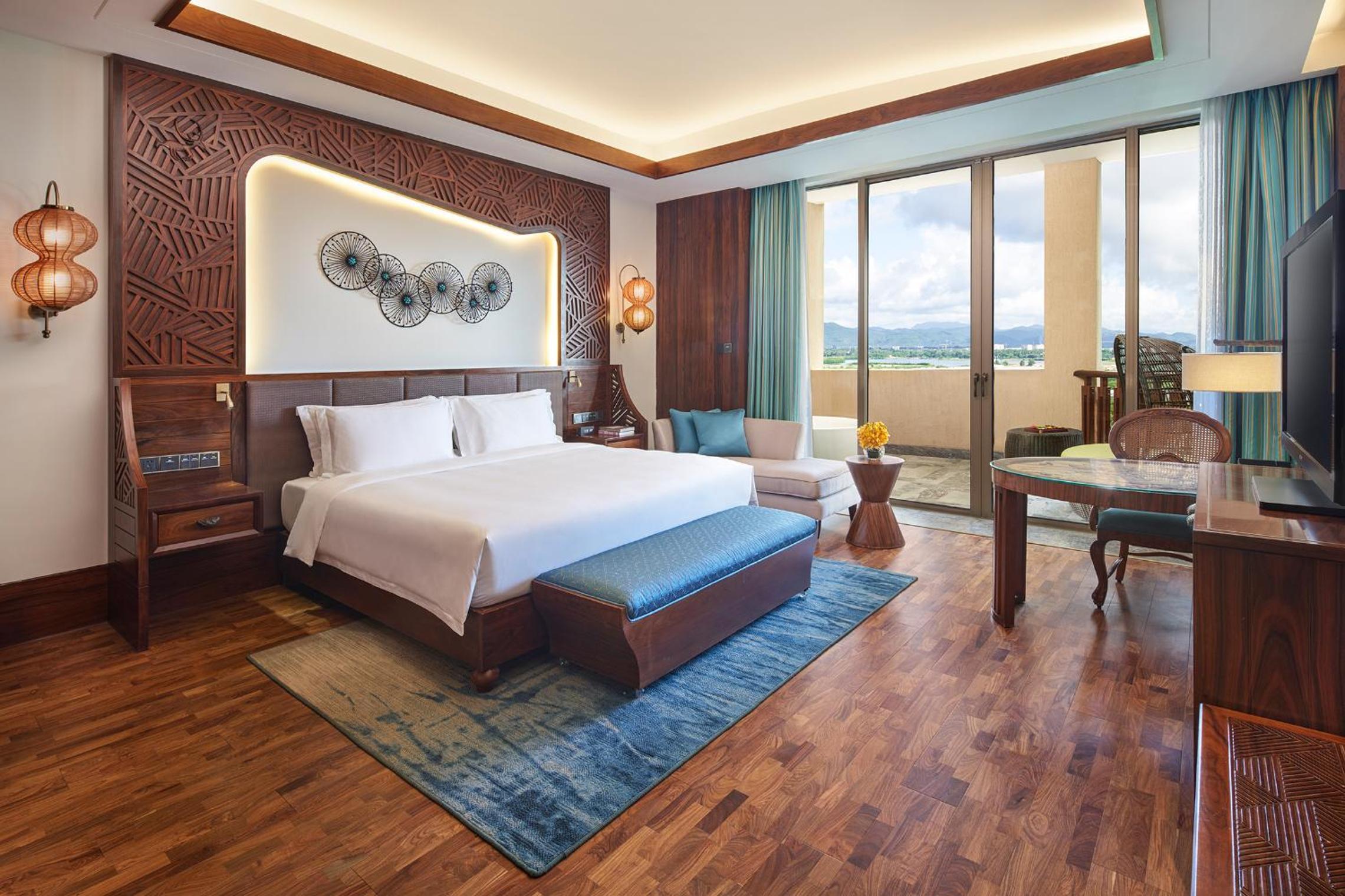 Fairmont King，1 King Size Bed Garden View - Photo 1