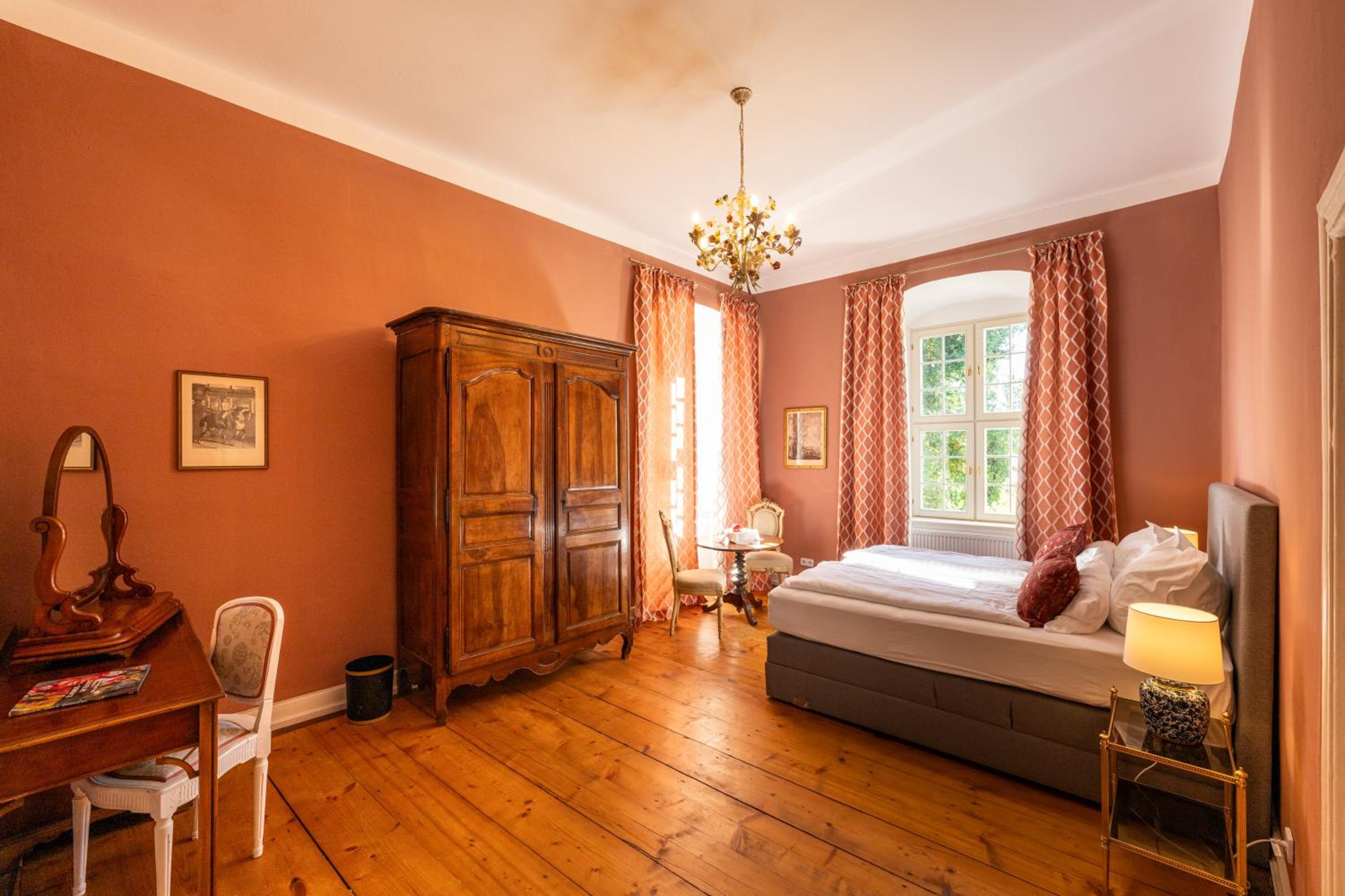 Large Double Room photo 1