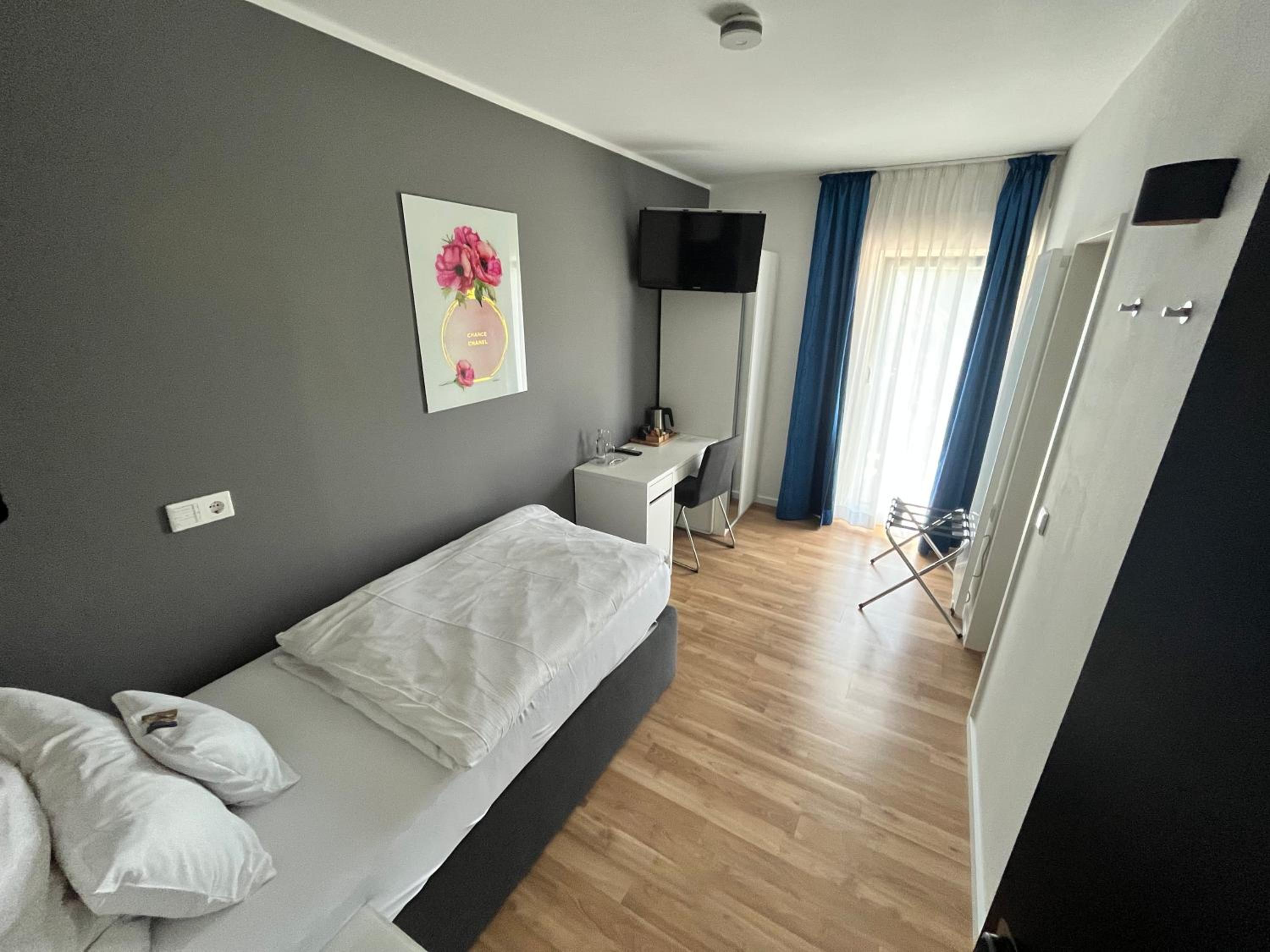 Single Room photo 2