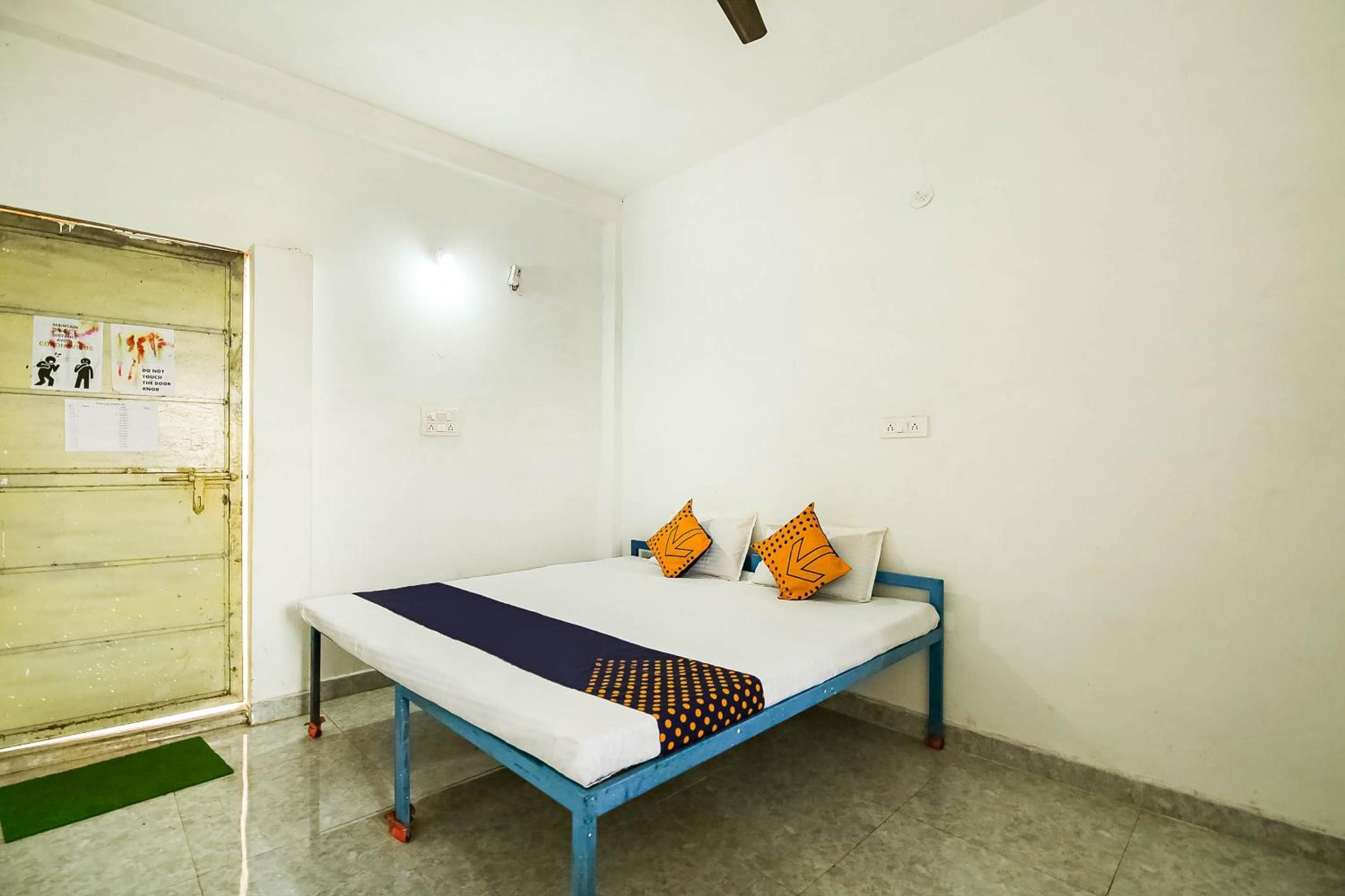 Standard Double Room with Fan photo 2