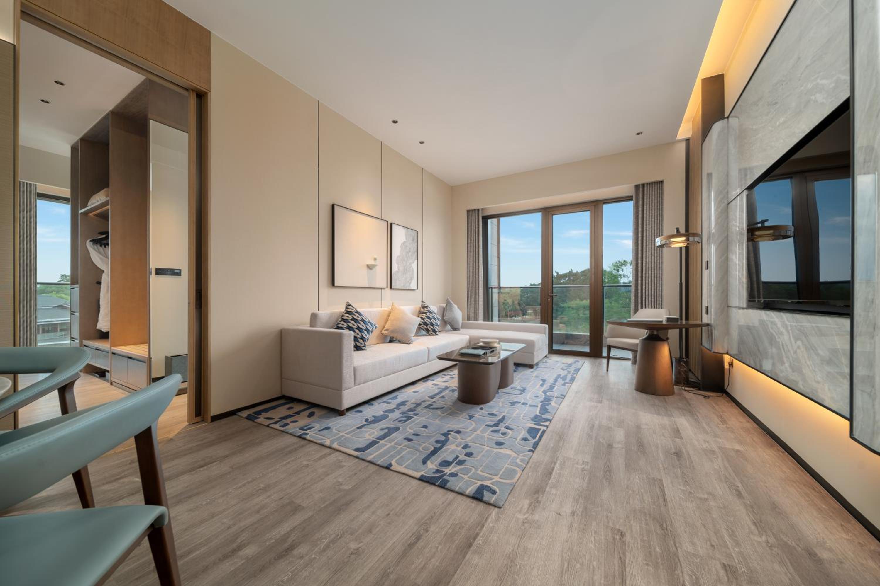 1 King One-Bedroom Suite River View  photo 1