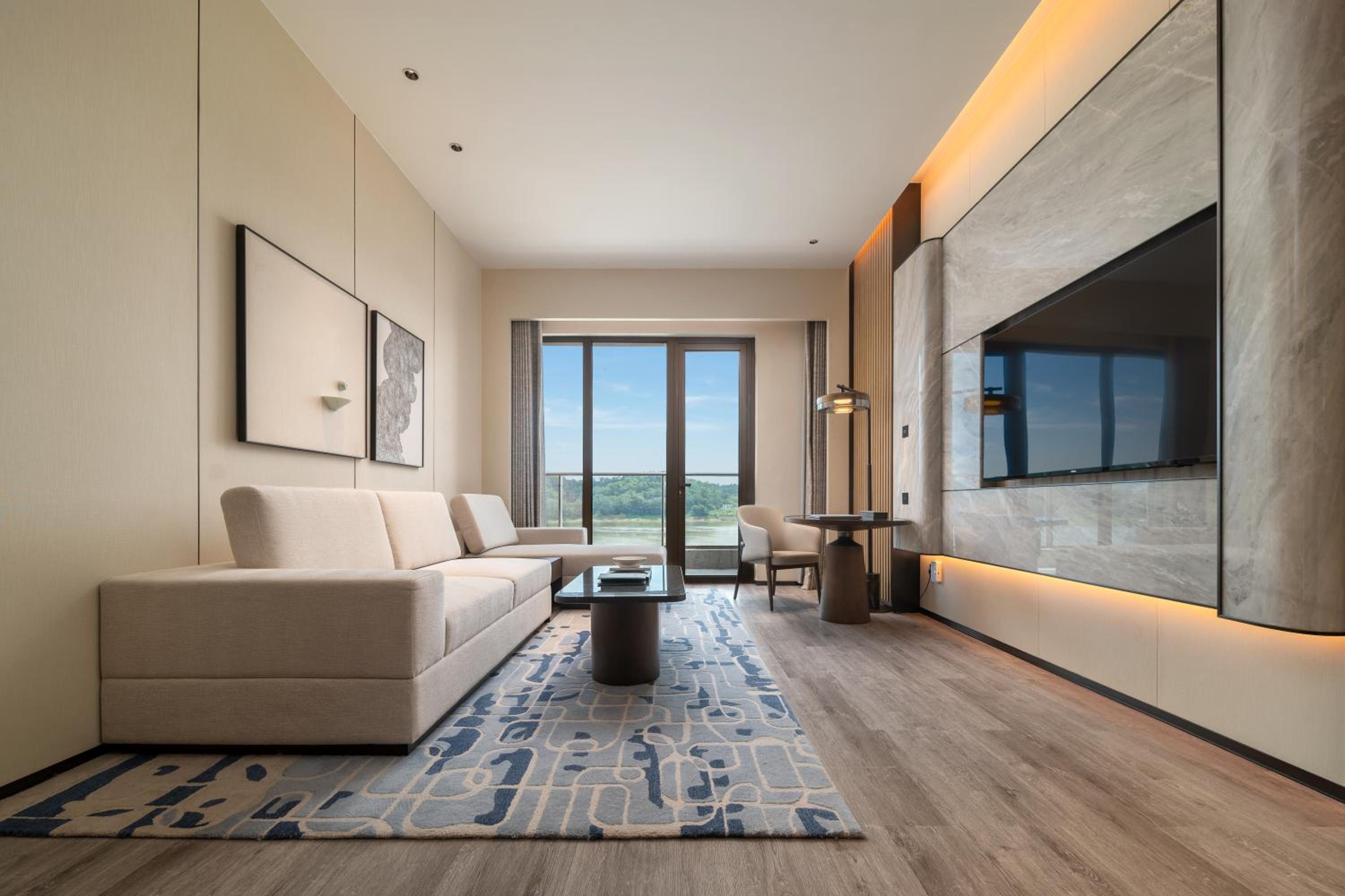 One-Bedroom King Suite with Living and Dining Area photo 2