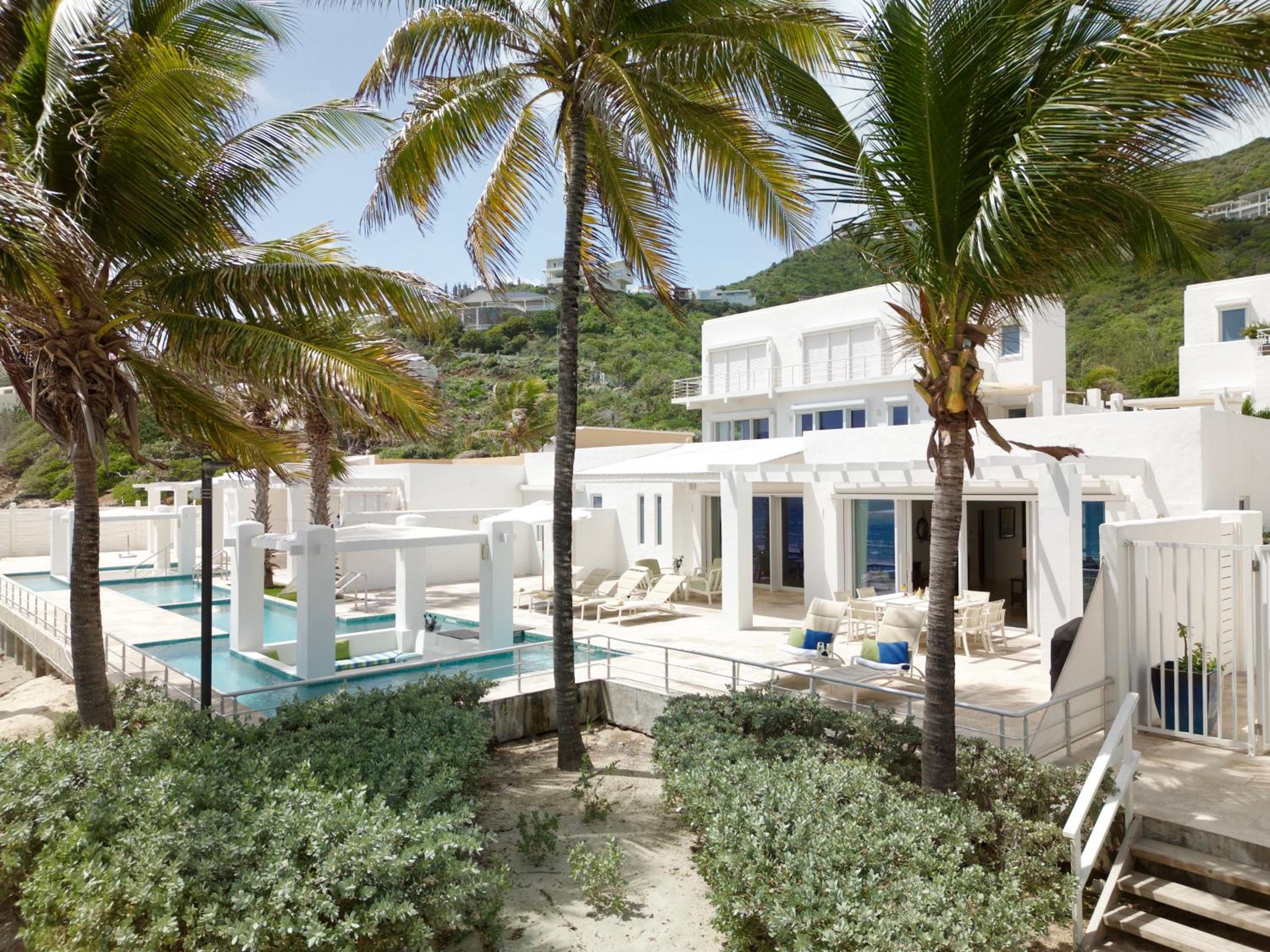 Three-Bedroom Villa photo 2