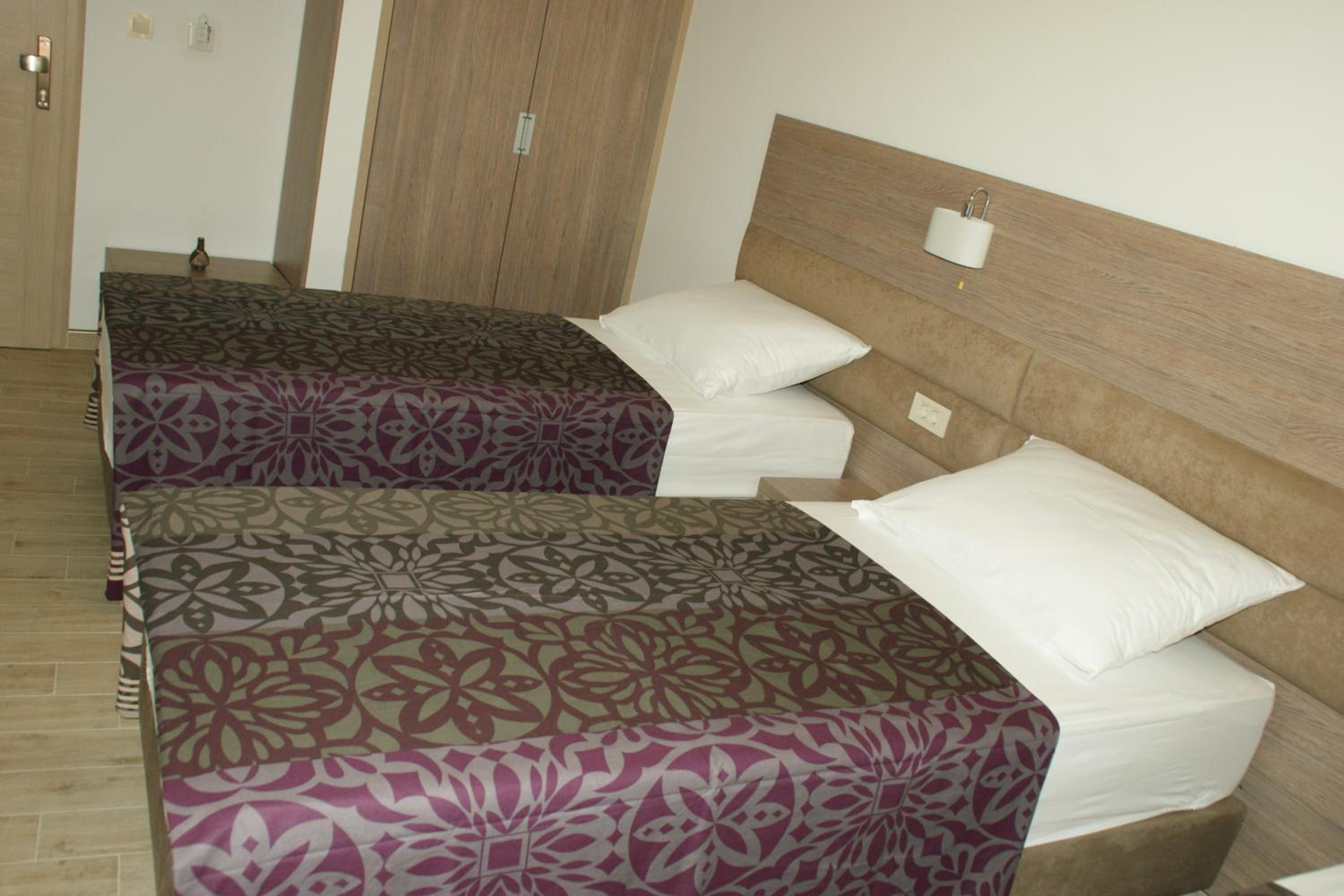 Standard Double or Twin Room - Photo 17