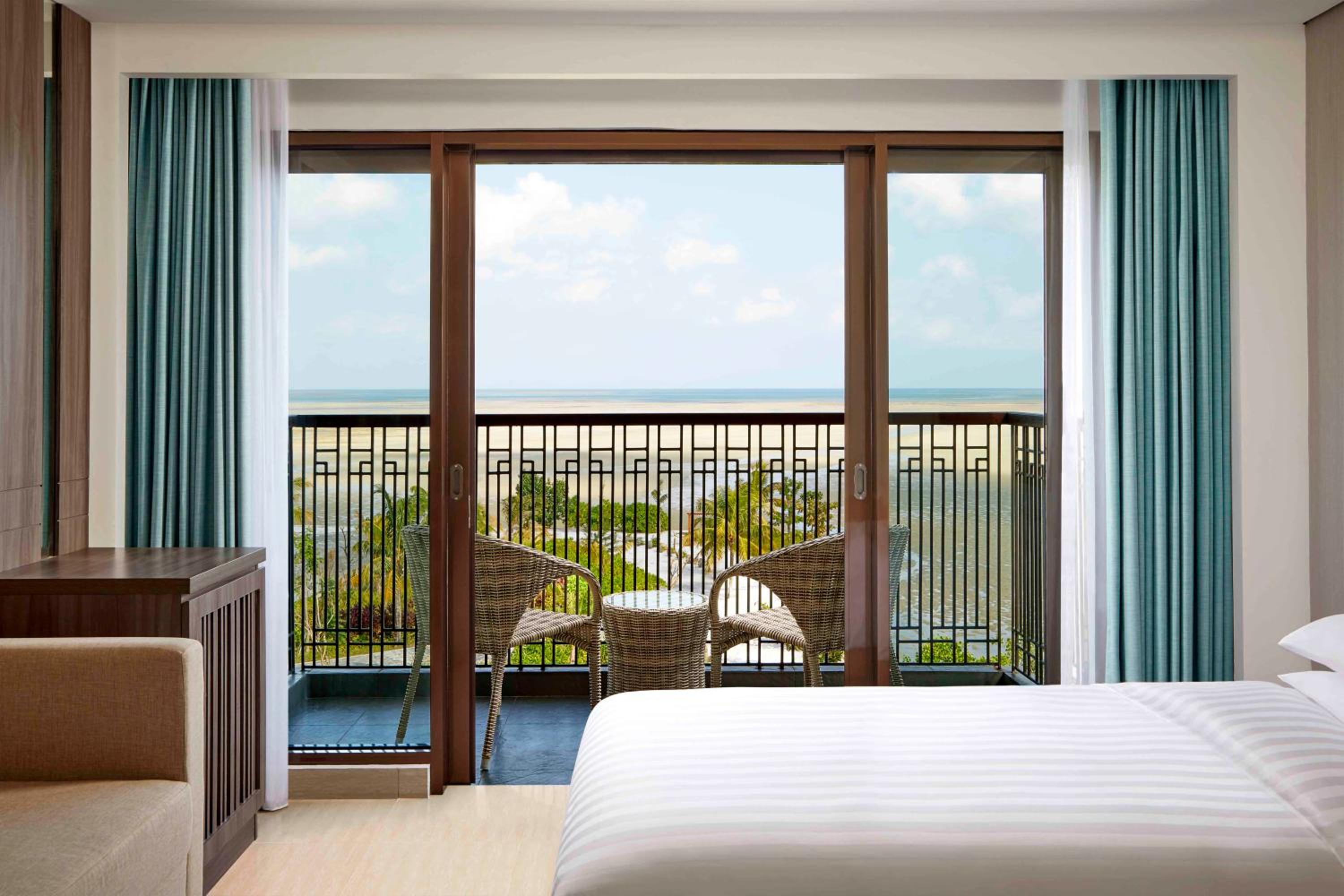 Twin Room with Balcony, Garden View photo 2