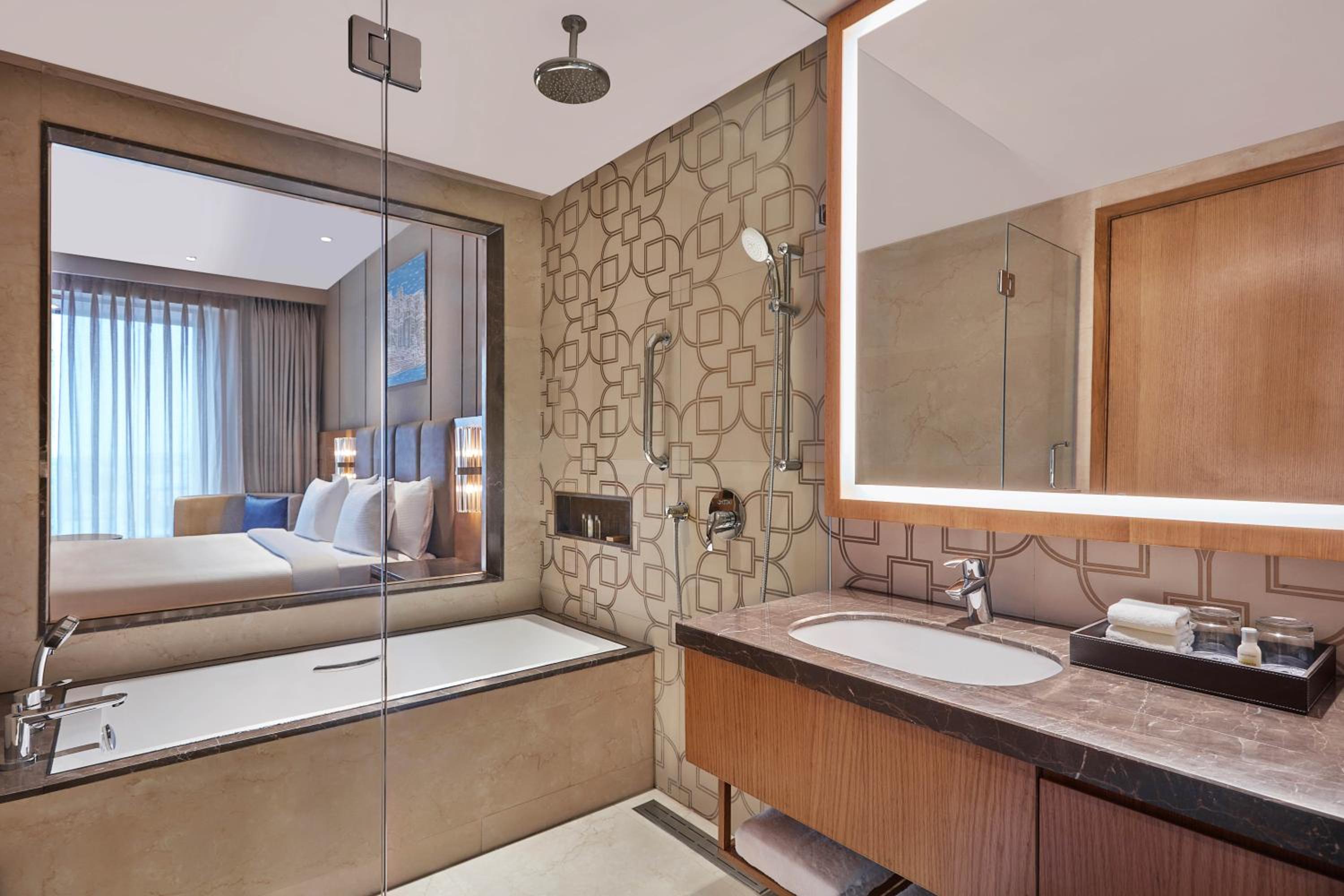 Premium King Room with INR 500/- credit on food & beverages per stay | 15% discount on spa & laundry | Happy Hour till 6pm 1+1 on IMFL and 2+1 on Beer - Photo 2