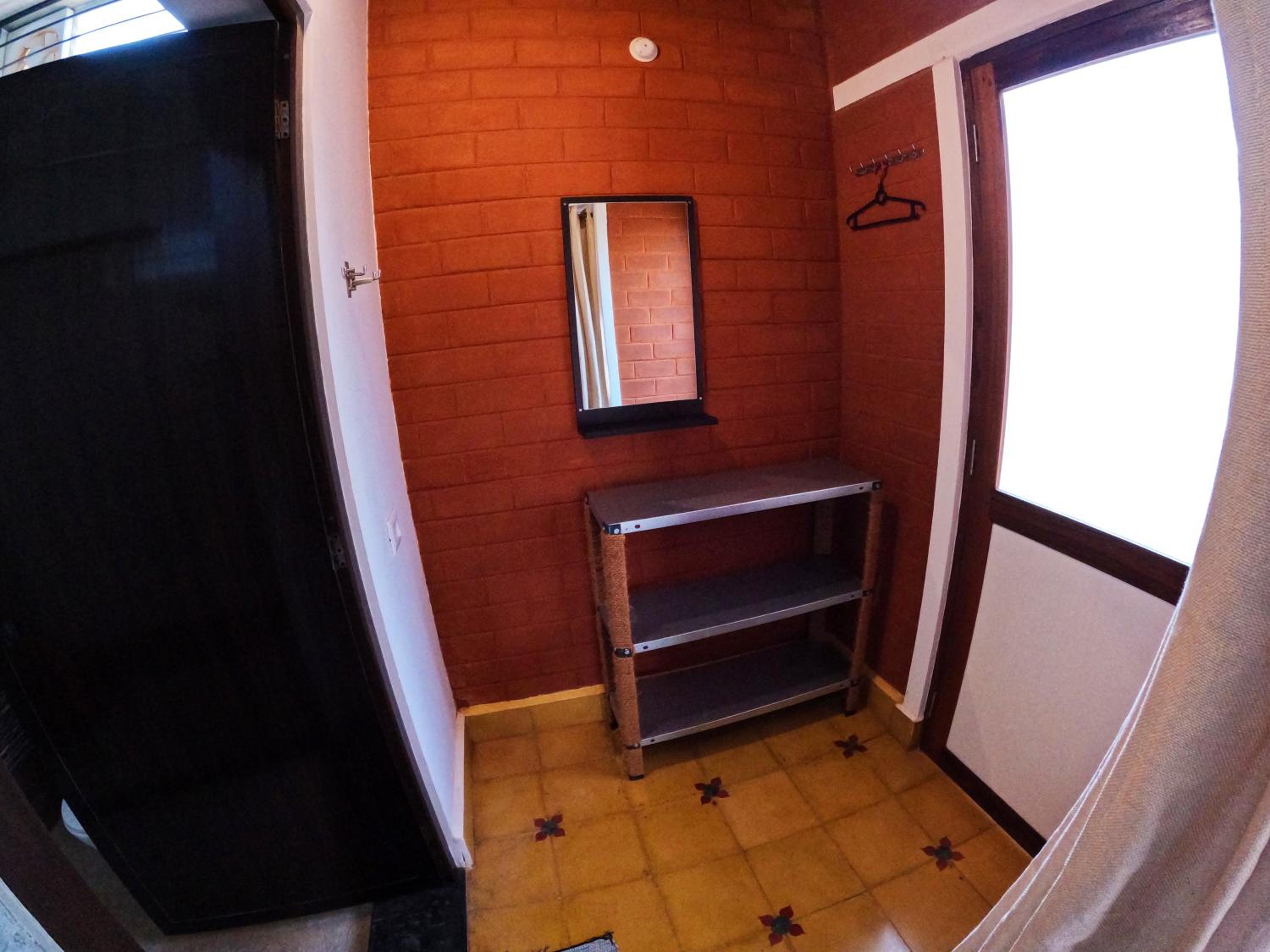 King Room with Balcony - Photo 20