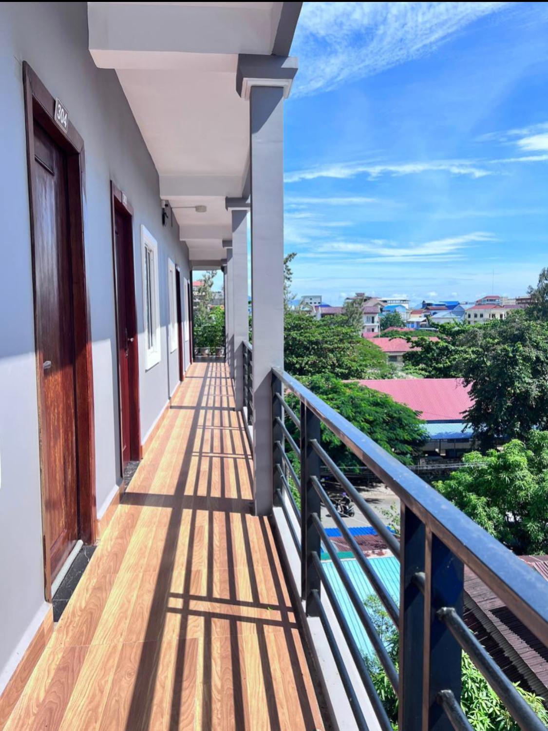 Deluxe Double Room (2 Adults + 1 Child) photo 3