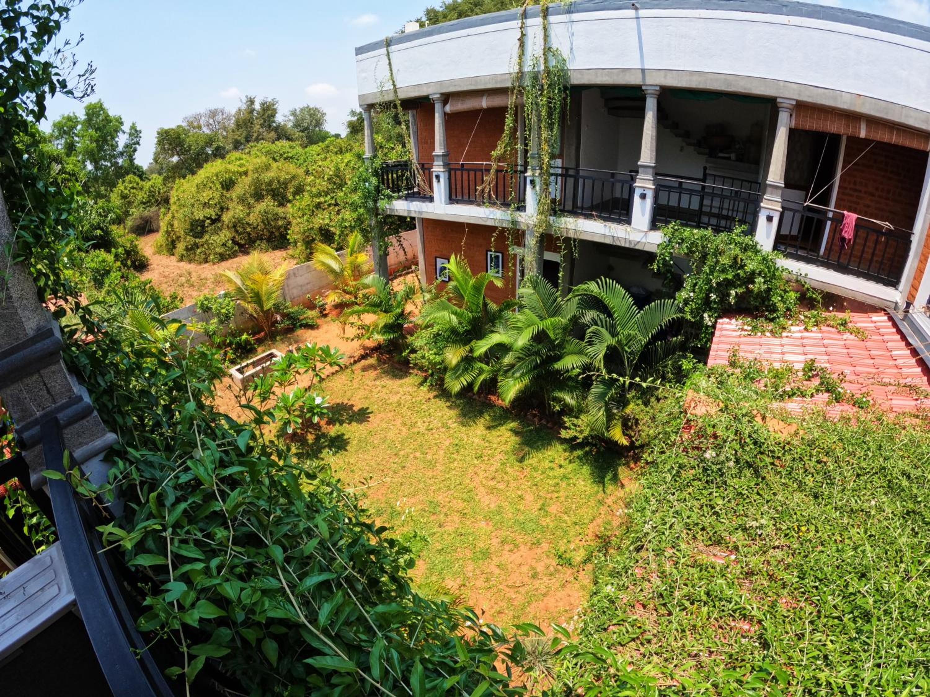 King Room with Balcony - Photo 9