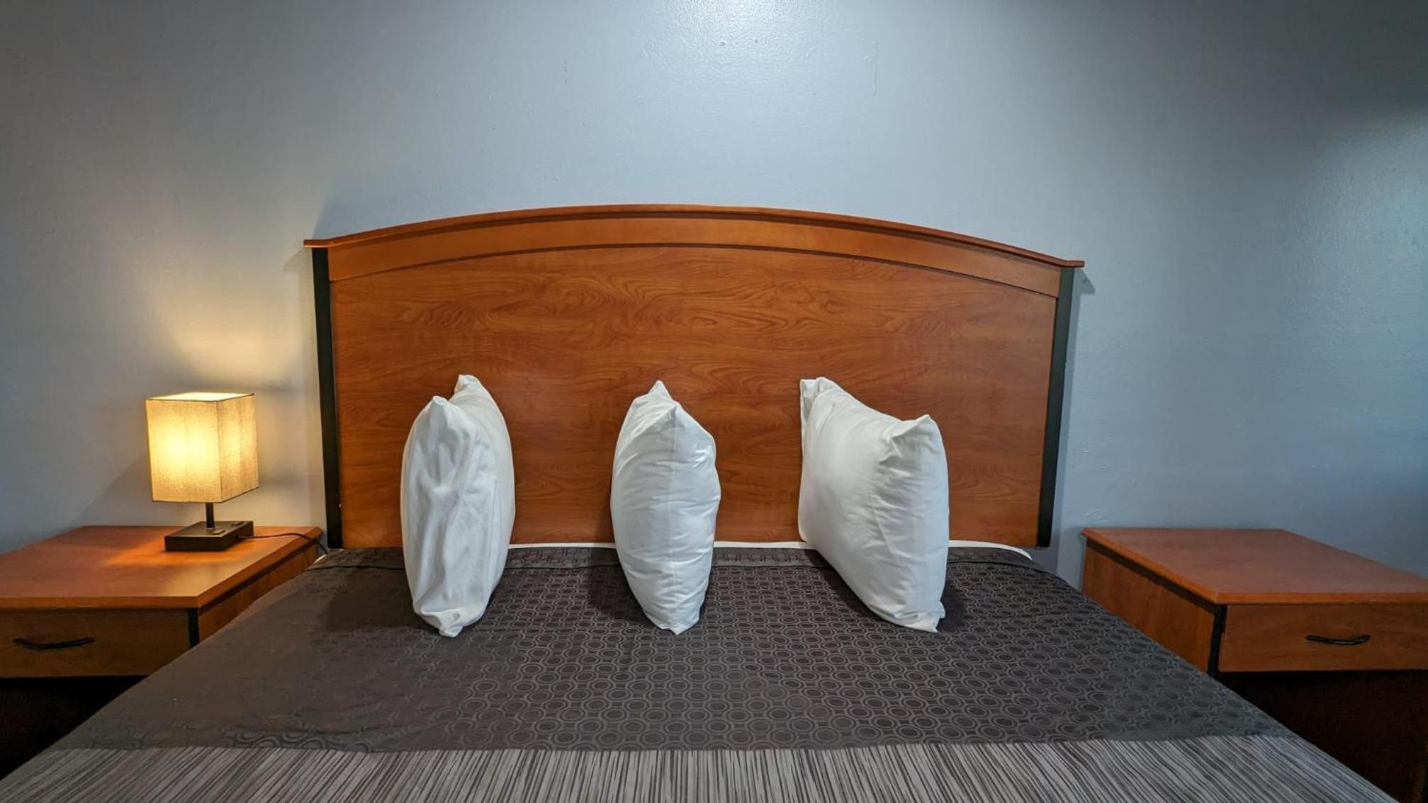 Deluxe King Room - Photo 6