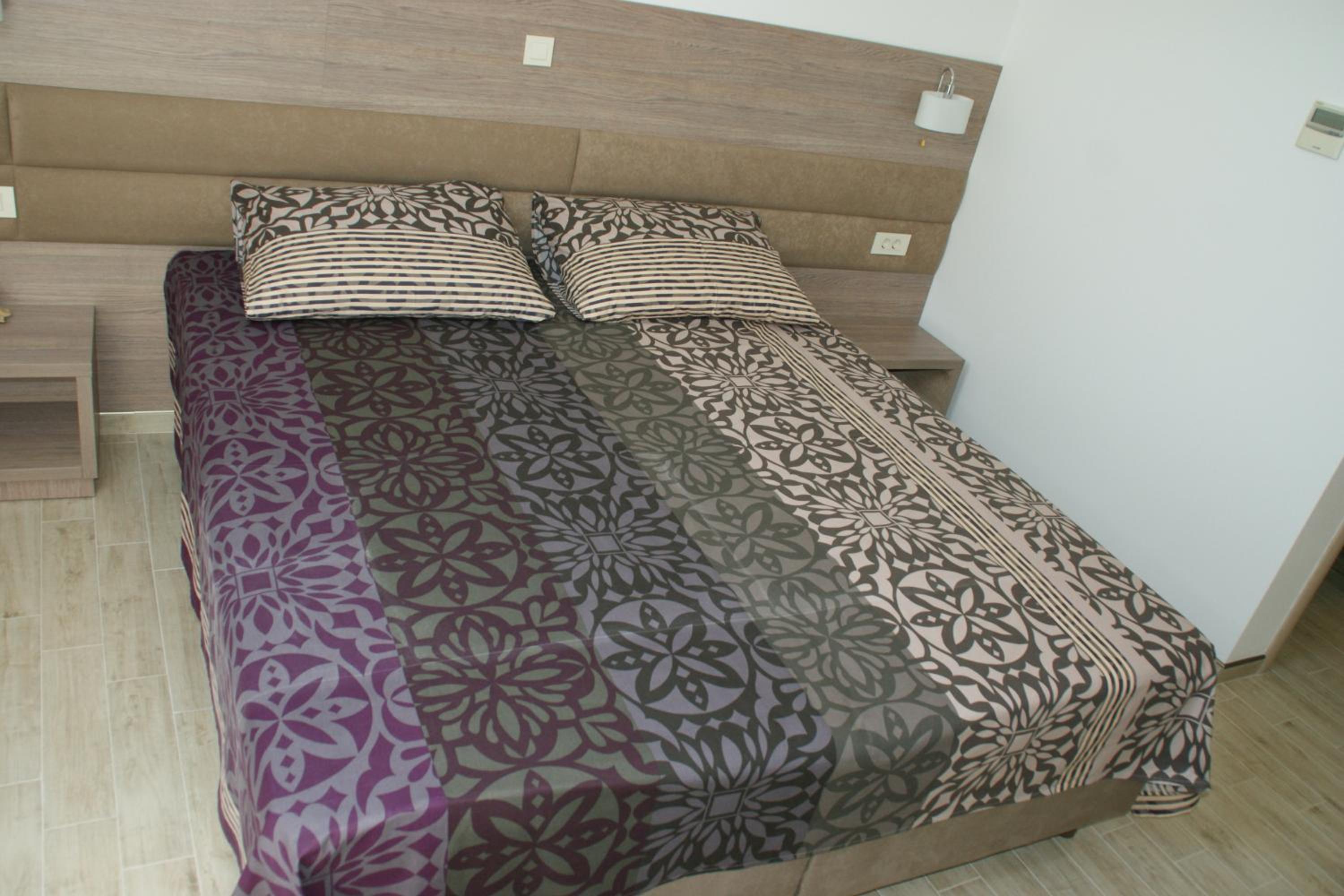 One-Bedroom Apartment with Terrace - Photo 4