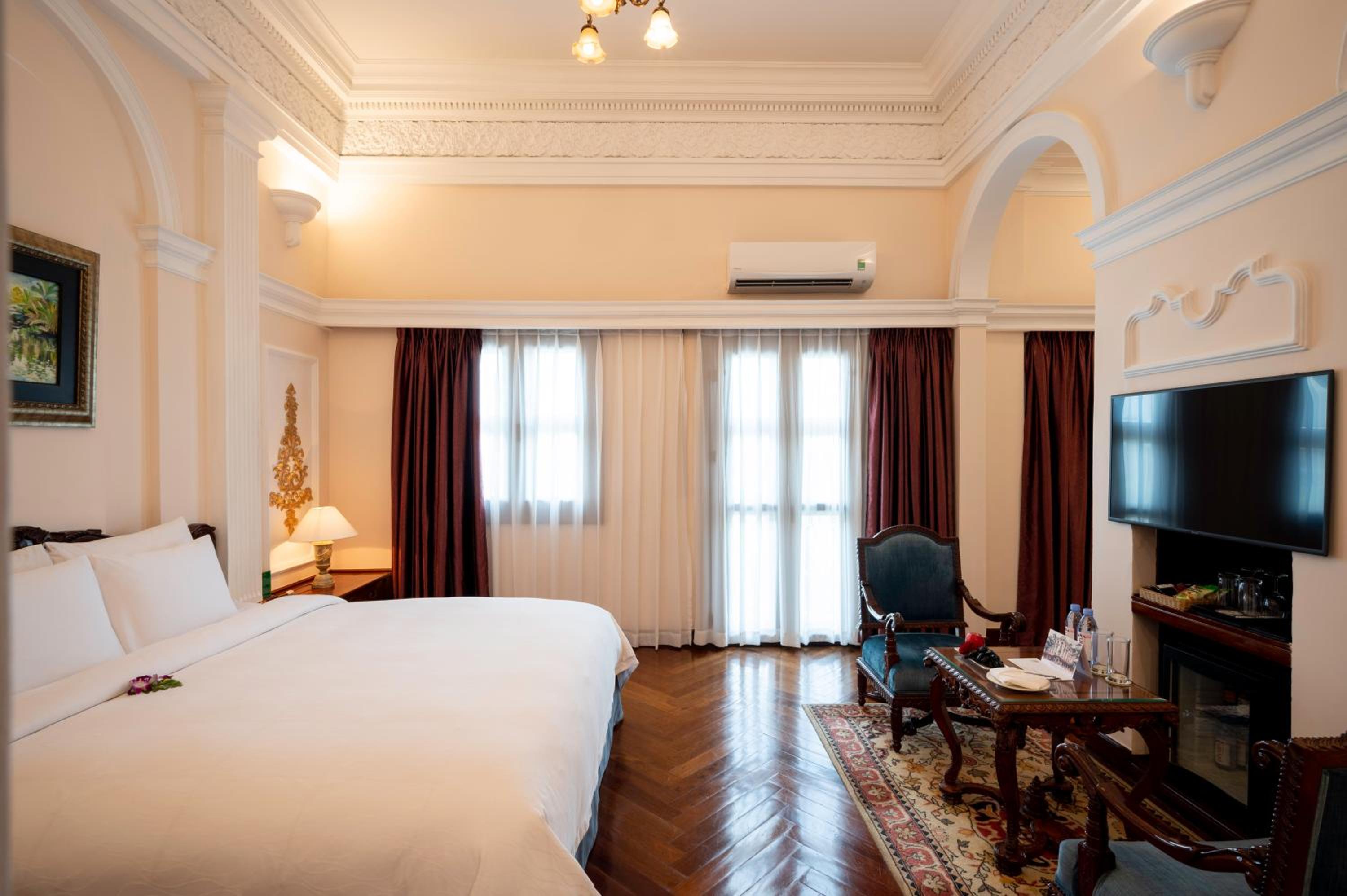 Century Saigon River Deluxe Double