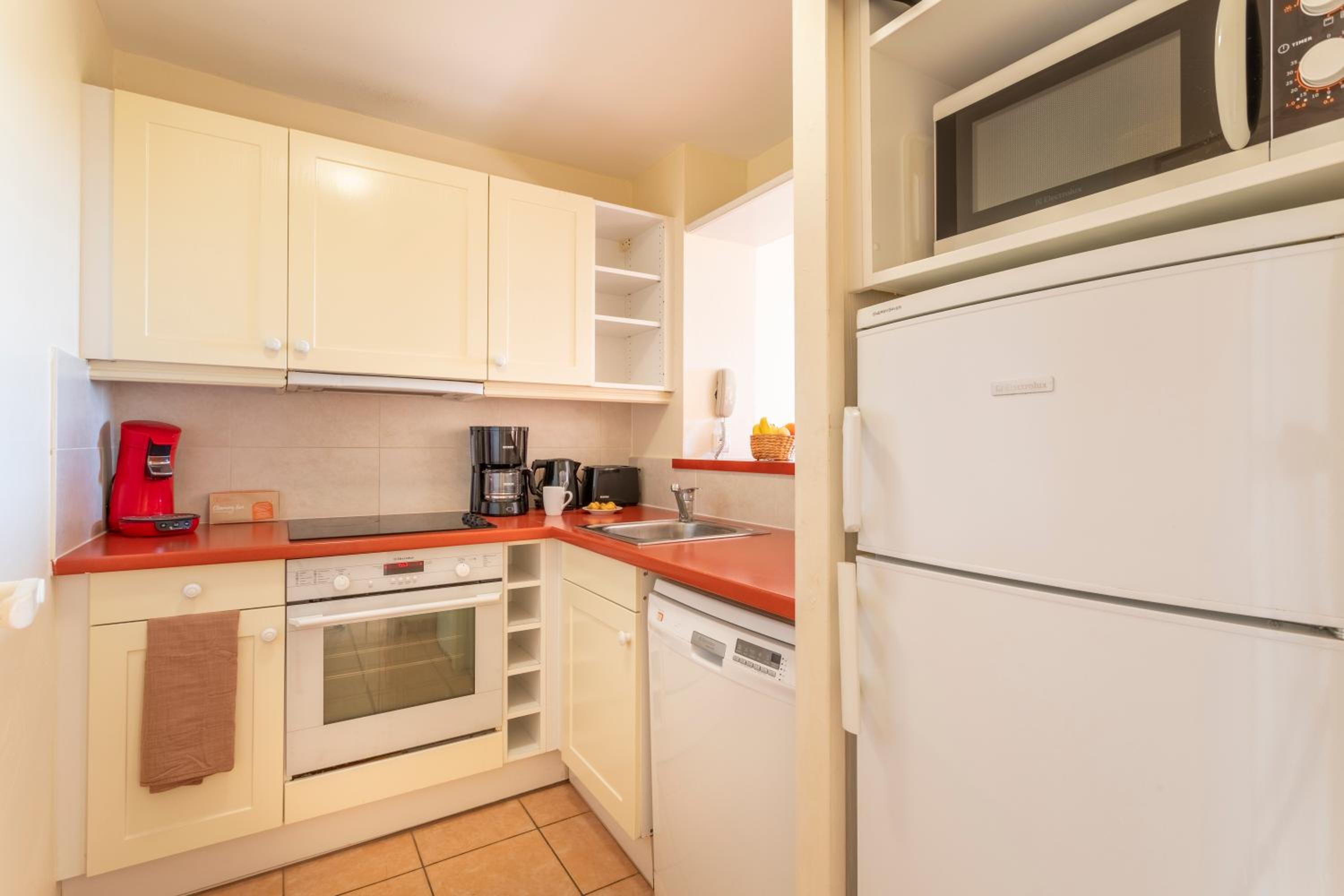 Two-Bedroom Apartment with Sleeping Alcove, Air Conditioning and Balcony (8 People) - Photo 3
