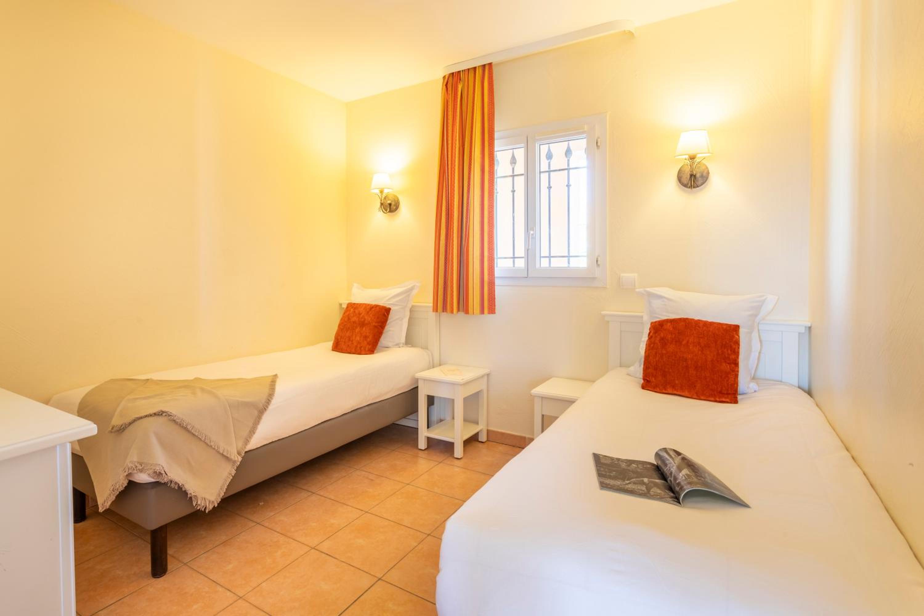 Superior Two-Bedroom Apartment with Air Conditioning, Sleeping Alcove and Balcony (8 People) photo 1