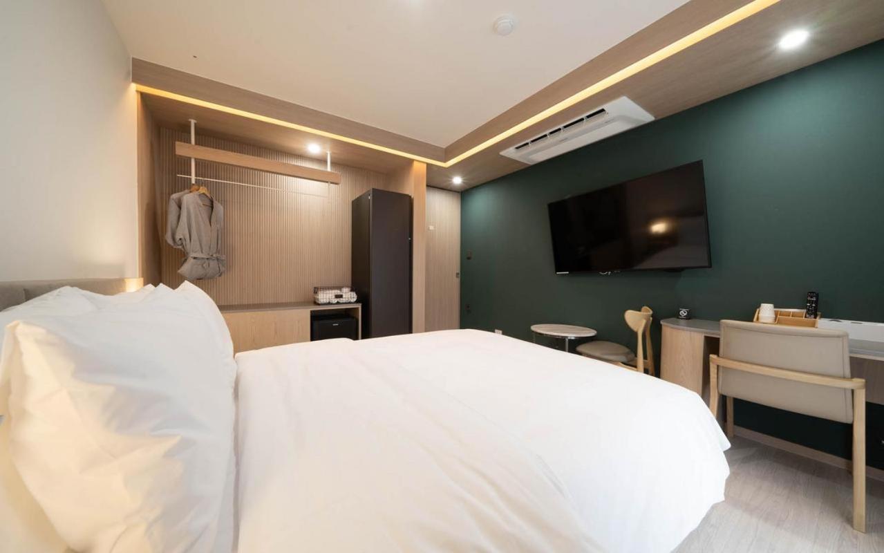 Deluxe Room - Photo 2