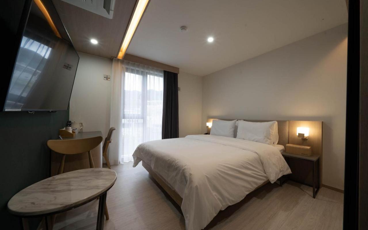 Deluxe Room - Photo 9