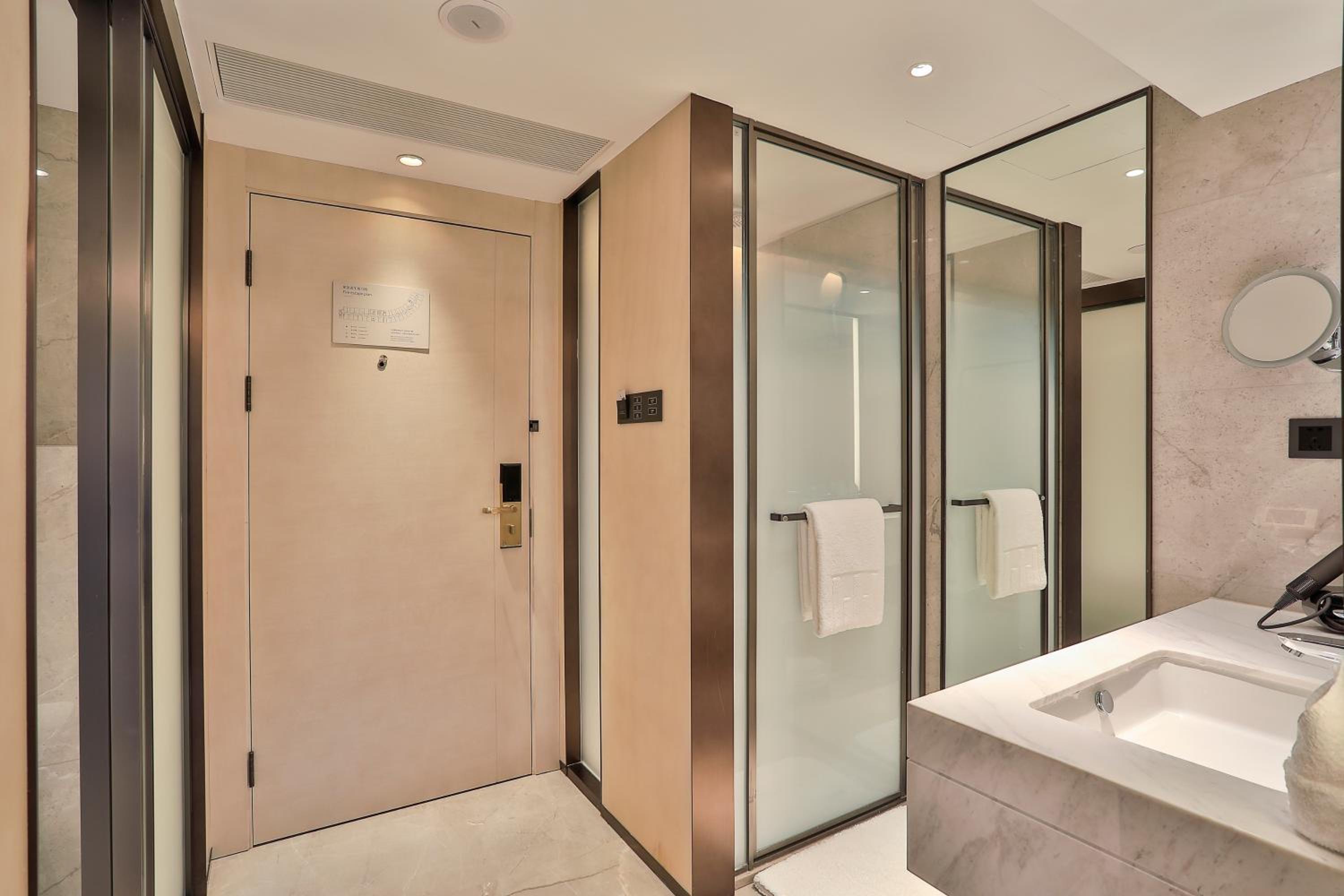 Business Queen Room - Photo 5