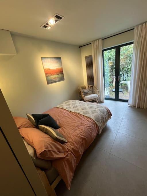 One-Bedroom House photo 1