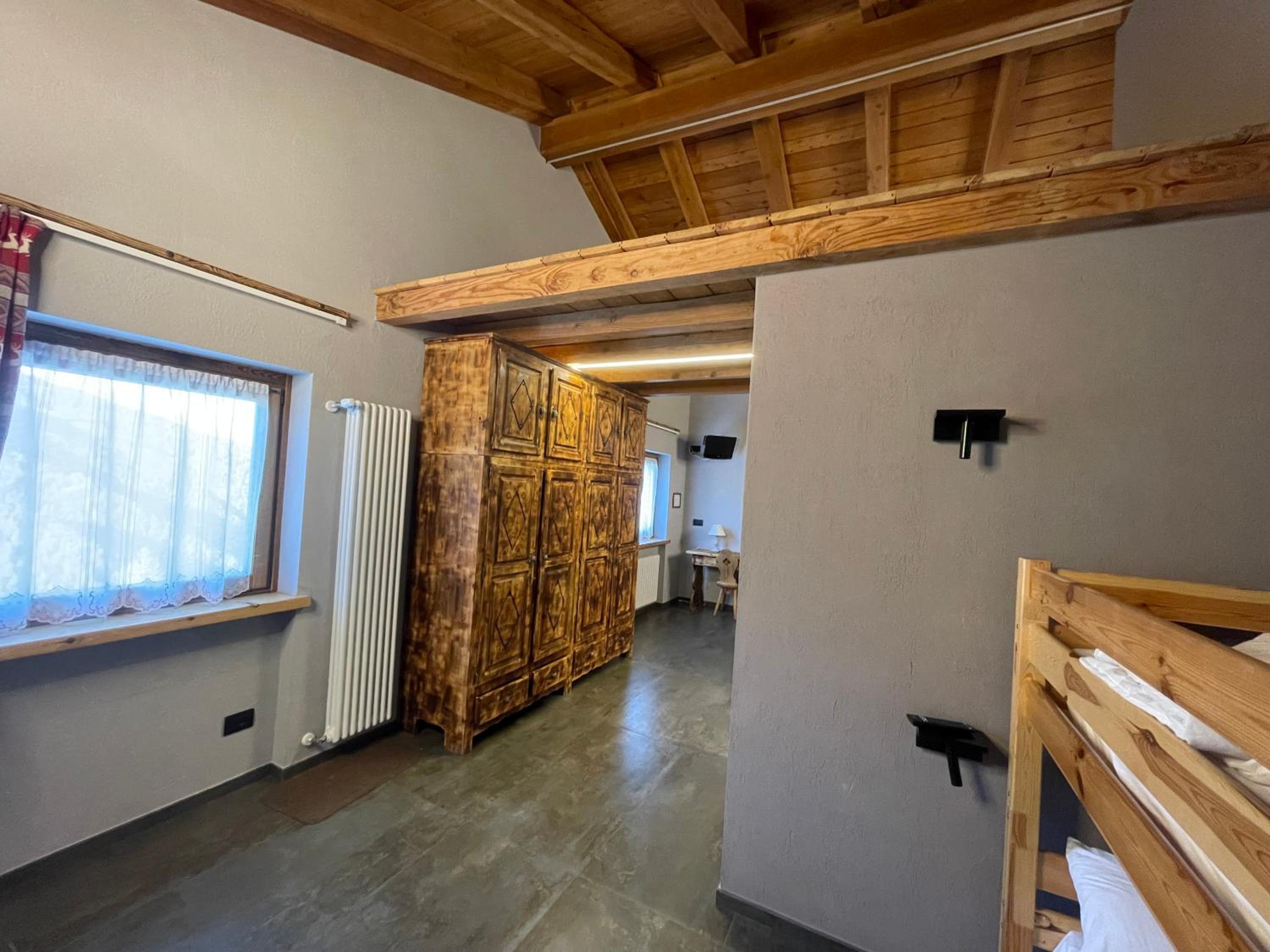 Family Room with Mountain View - Photo 4