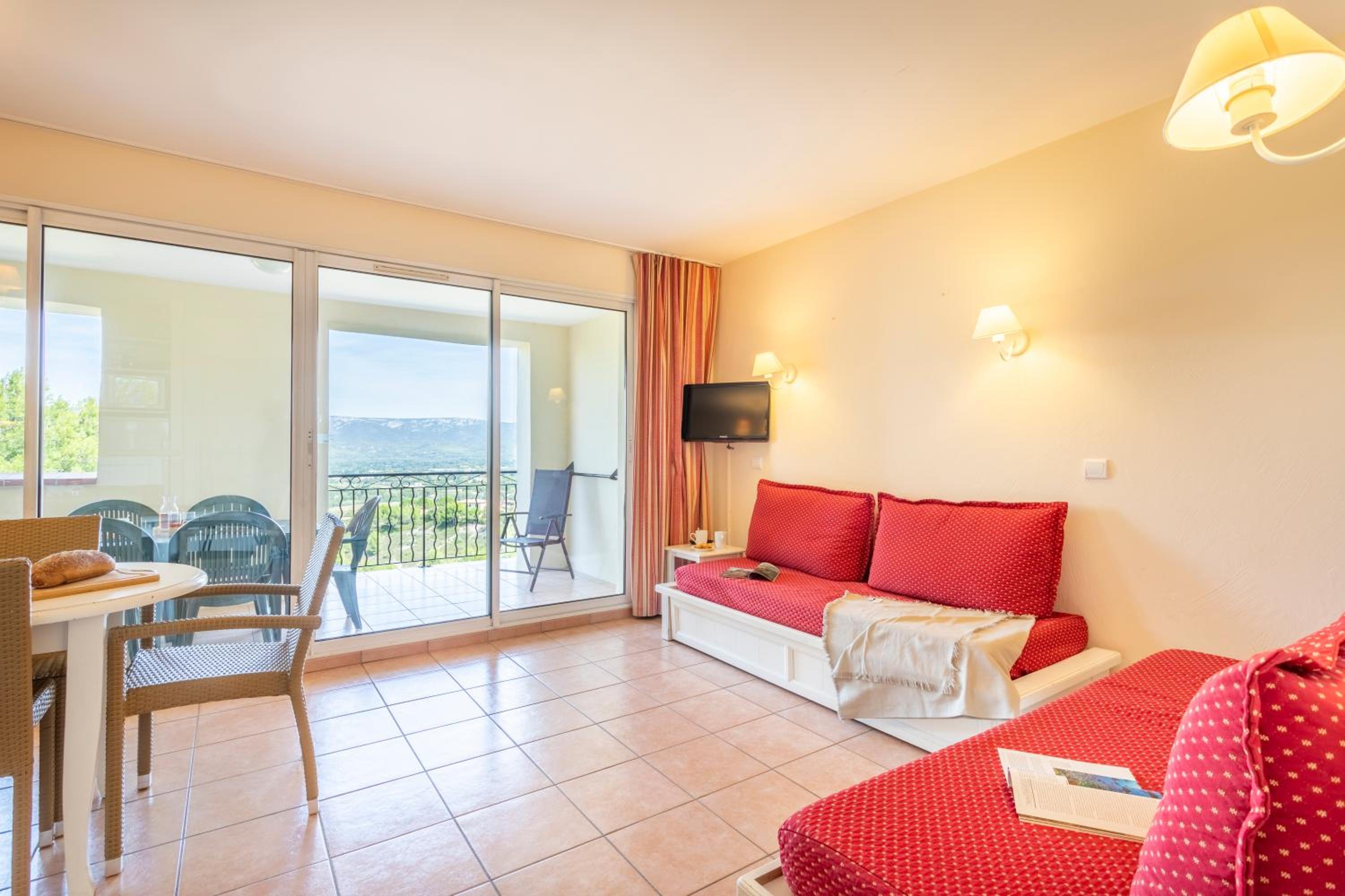 Superior One-Bedroom Apartment with Sleeping Alcove and Terrace or Balcony (7 People) - Photo 1