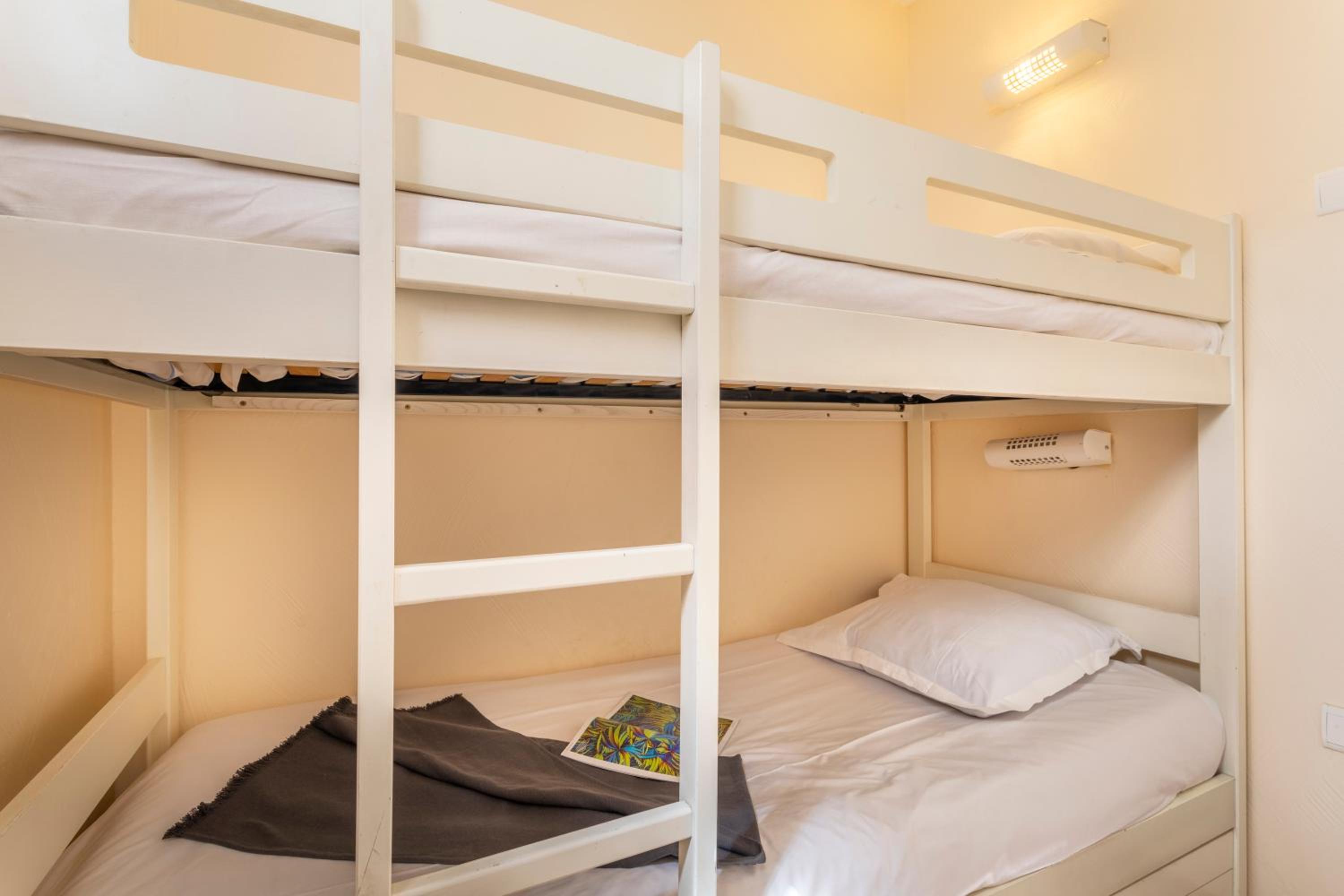 Superior One-Bedroom Apartment with Sleeping Alcove and Terrace or Balcony (7 People) - Photo 6