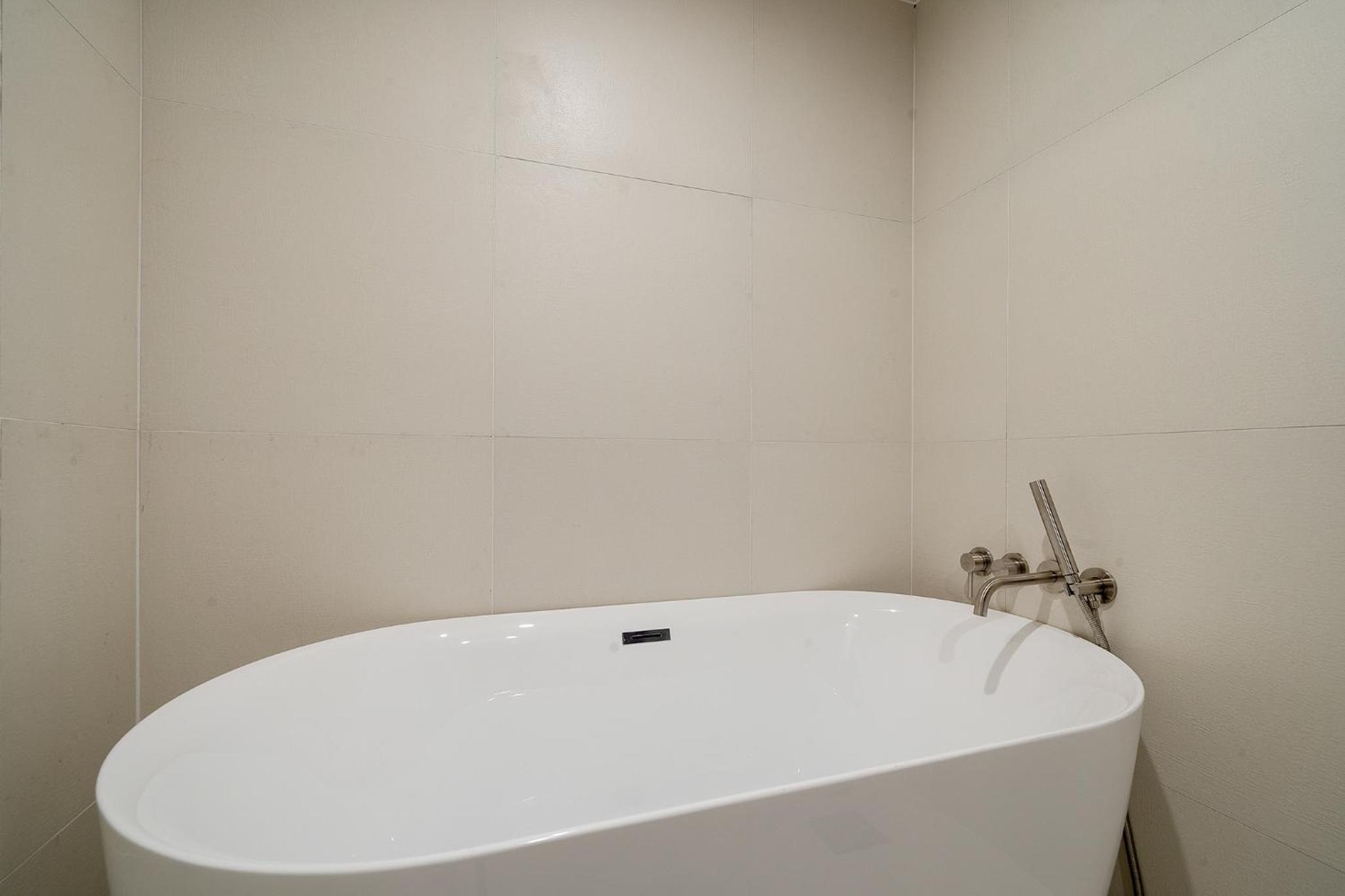 Premium Double Room - Photo 9