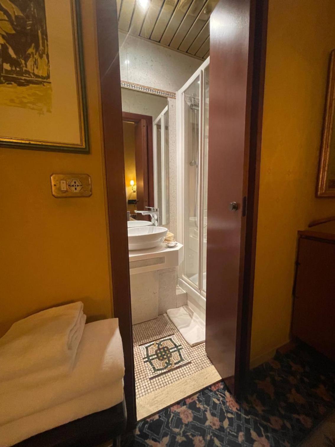 Economy Double or Twin Room photo 3