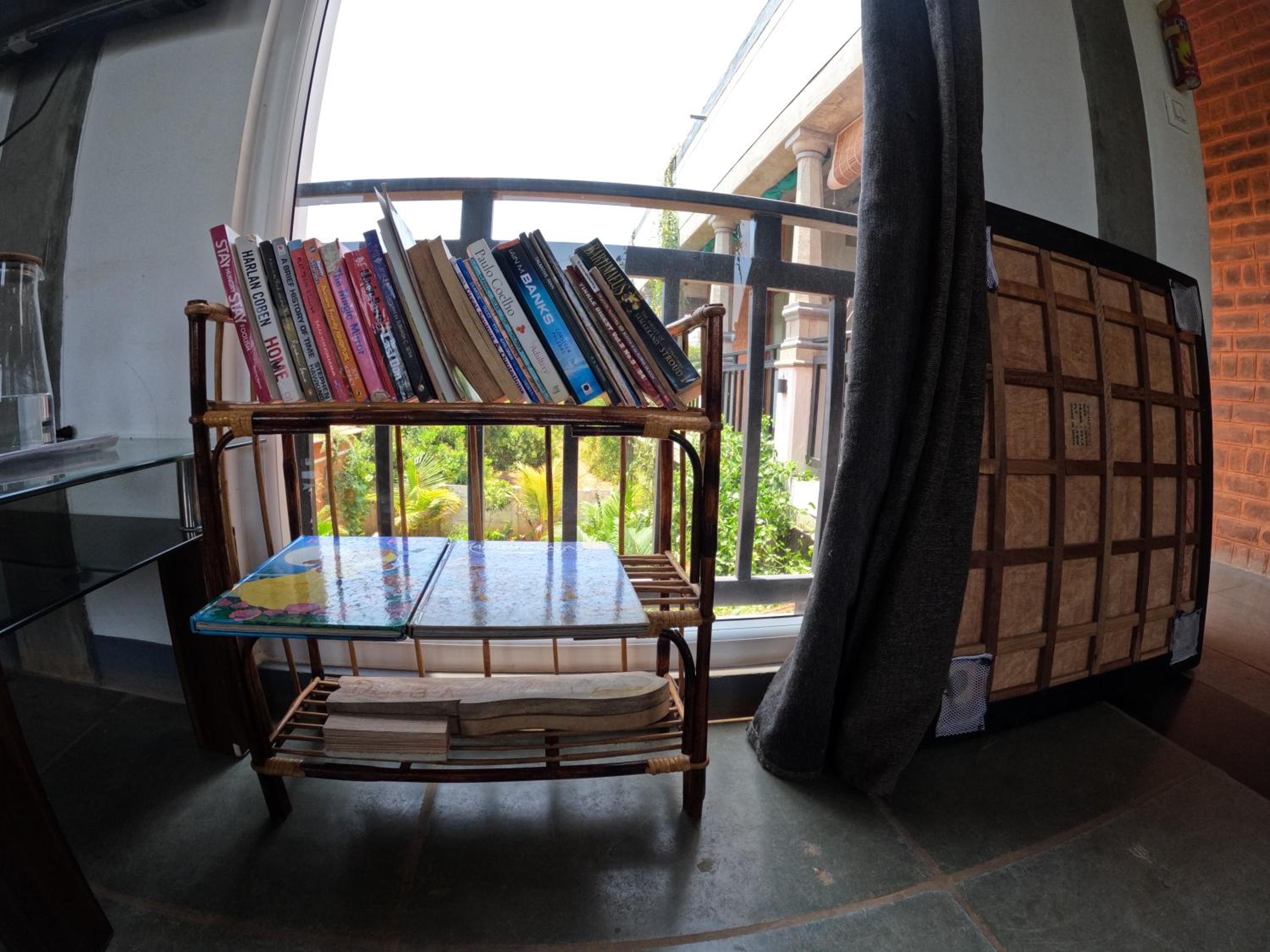 King Room with Balcony - Photo 16