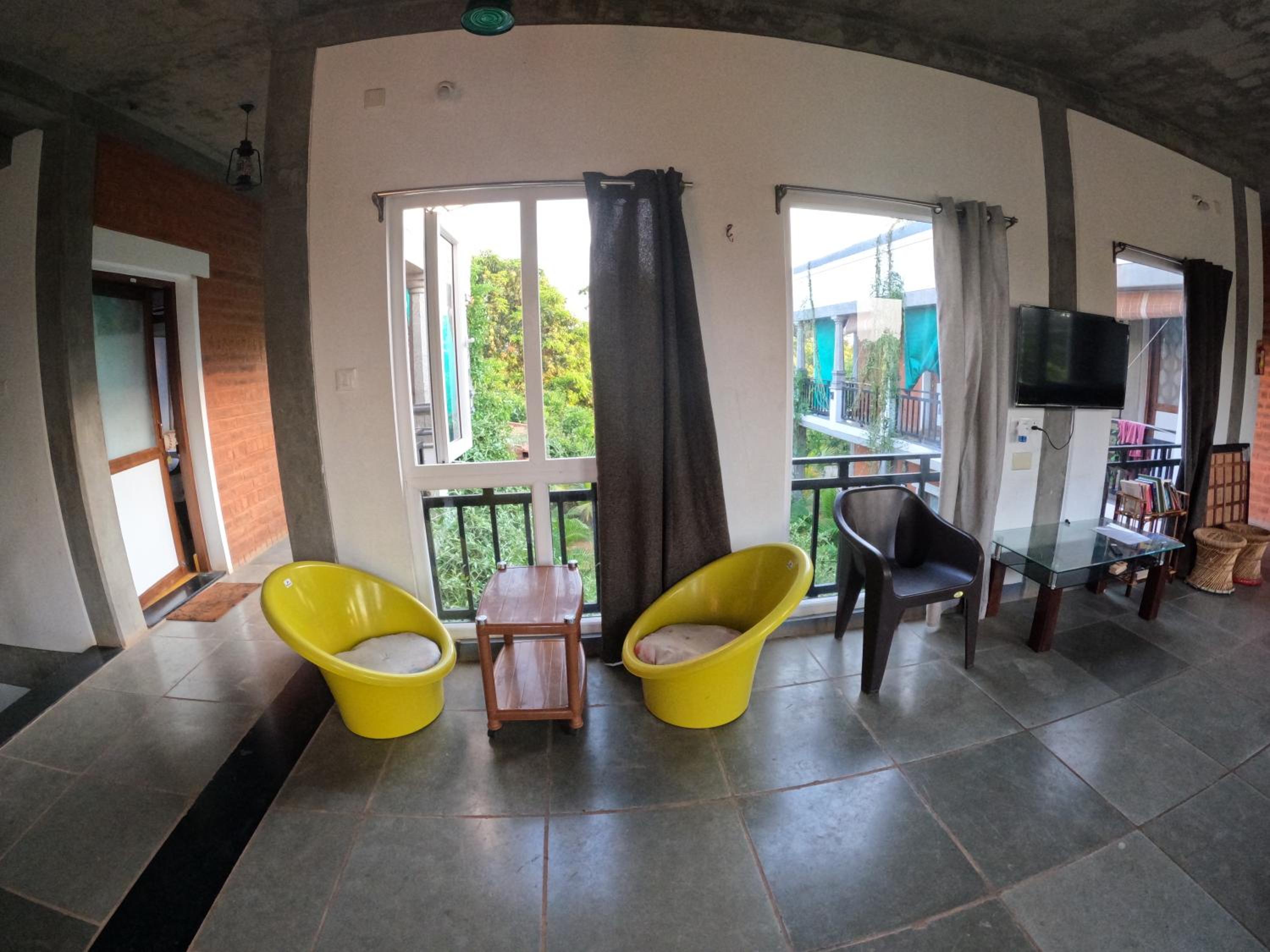 King Room with Balcony - Photo 1
